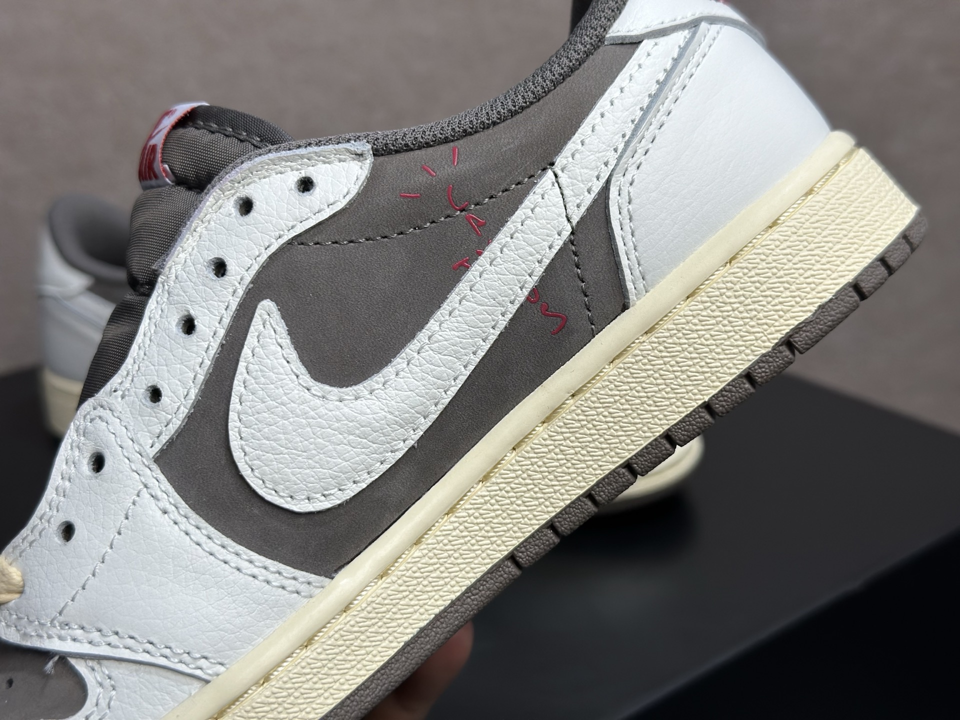 倒钩摩卡 复古质感拉满的美拉德神鞋 Travis Scott x AJ1 Low 摩卡倒钩 DM7866-162-Top High Quatity Cheap Sneakers Fashion Clothing Clothes Bags handbags Shoes of all Brand wholesale With The best Quality And Beautiful Price from China Factory Chinese suppliers wholesaler seller 倒钩摩卡 复古质感拉满的美拉德神鞋 Travis Scott x AJ1 Low 摩卡倒钩 DM7866-162