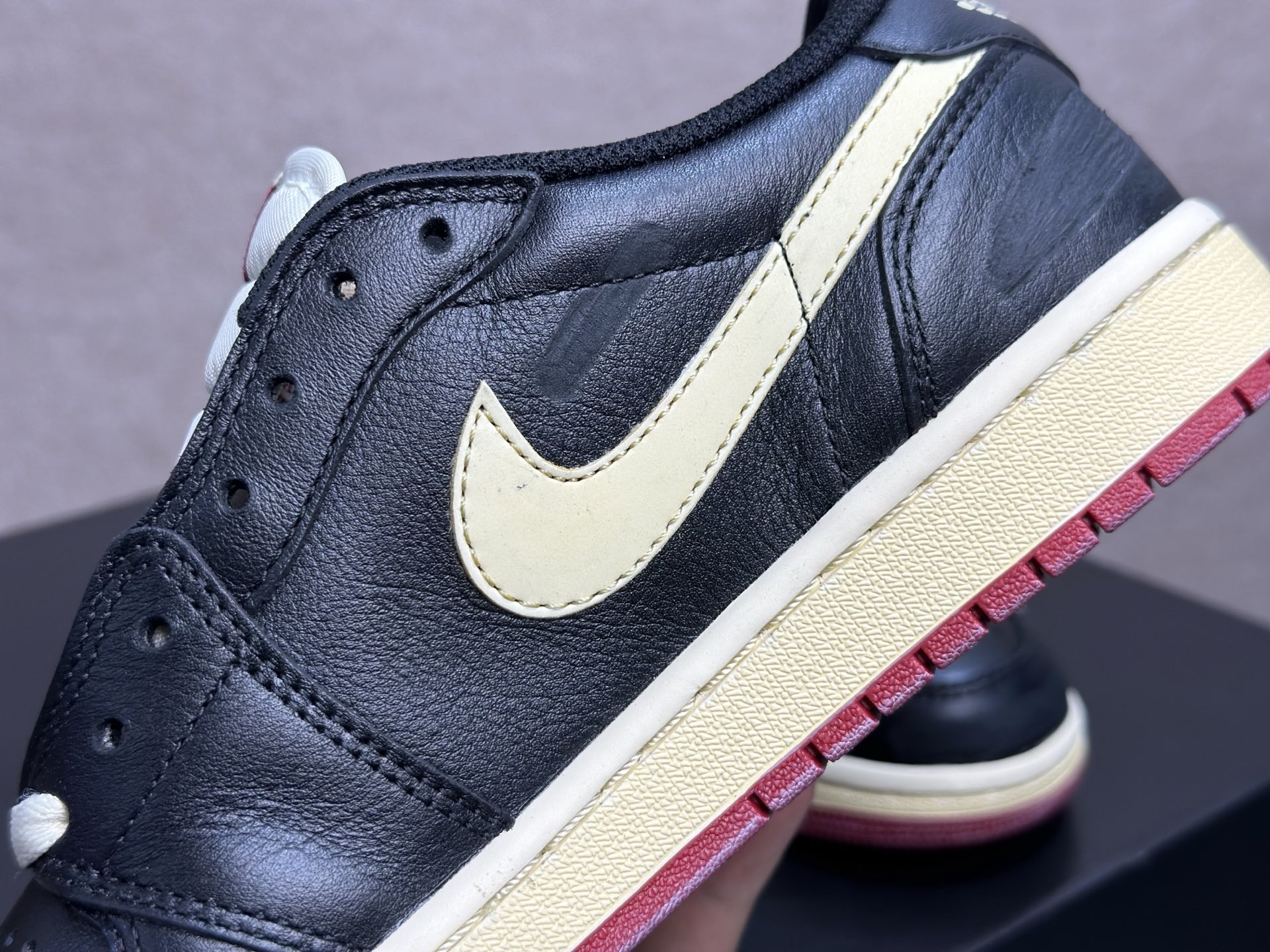 260 AJ1 黑金倒钩 复古高级感直接拉满的街头神鞋 Air Jordan 1 Low 黑金倒钩 经典黑皮 DZ0790-001-Chinese UA Cheap High Quatity Brand Clothes Bags handbags Sneakers wholesale wholesaler seller from China Factory suppliers Fashion Clothing Shoes best Quality Beautiful Price 260 AJ1 黑金倒钩 复古高级感直接拉满的街头神鞋 Air Jordan 1 Low 黑金倒钩 经典黑皮 DZ0790-001