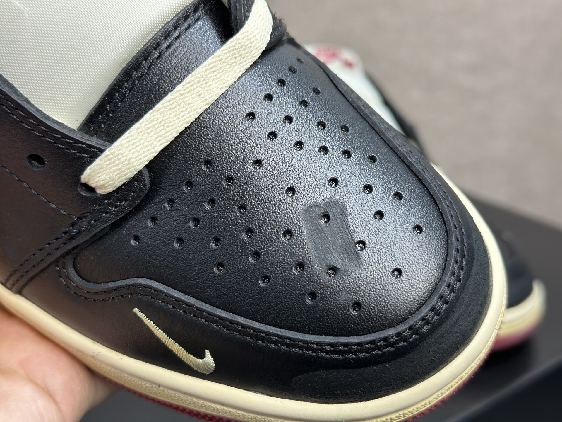 260 AJ1 黑金倒钩 复古高级感直接拉满的街头神鞋 Air Jordan 1 Low 黑金倒钩 经典黑皮 DZ0790-001-Chinese UA Cheap High Quatity Brand Clothes Bags handbags Sneakers wholesale wholesaler seller from China Factory suppliers Fashion Clothing Shoes best Quality Beautiful Price 260 AJ1 黑金倒钩 复古高级感直接拉满的街头神鞋 Air Jordan 1 Low 黑金倒钩 经典黑皮 DZ0790-001