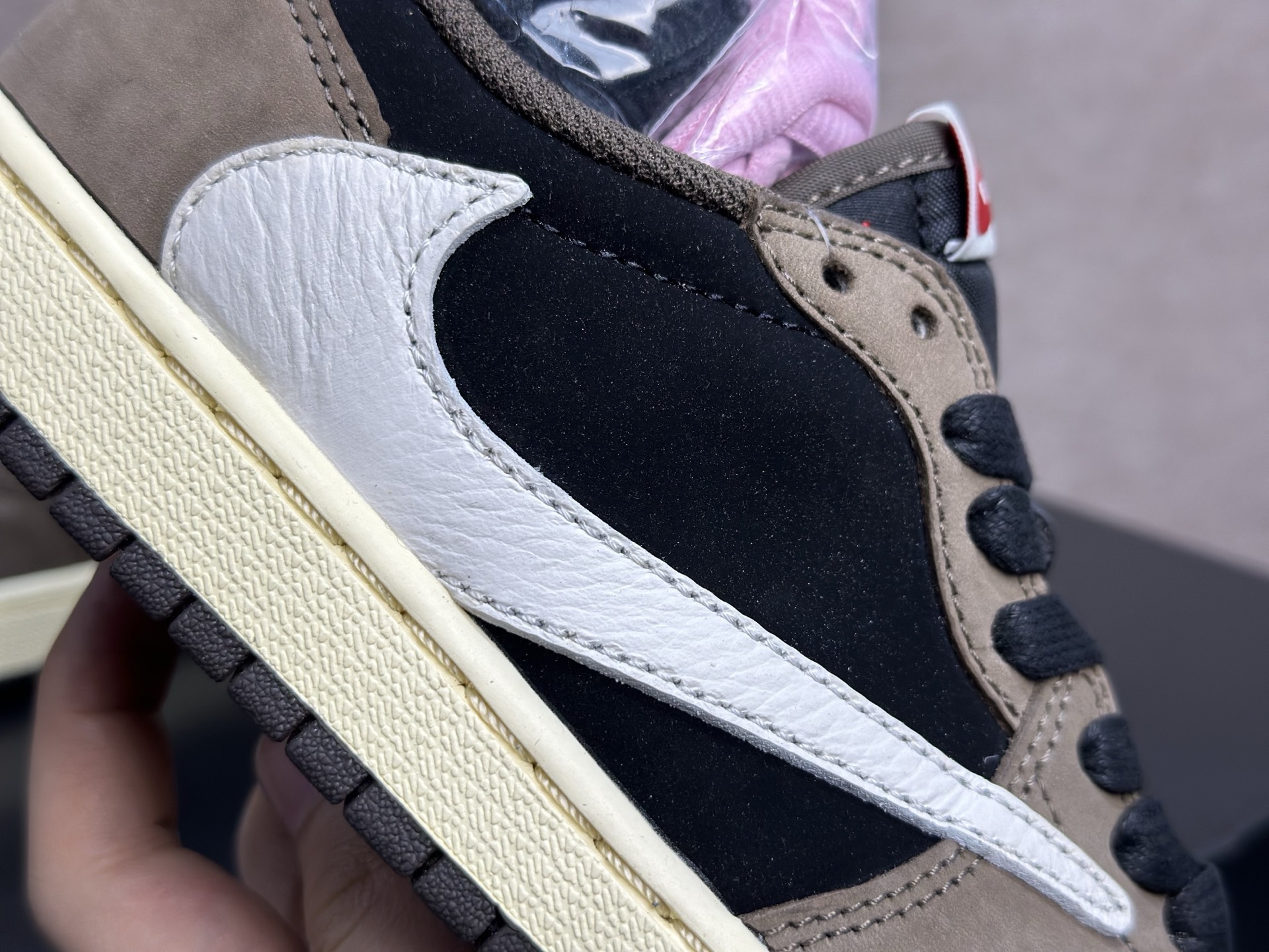 初代倒钩摩卡 复古质感封神的街头神鞋 Travis Scott x AJ1 Low 初代摩卡倒钩 CQ4277-001