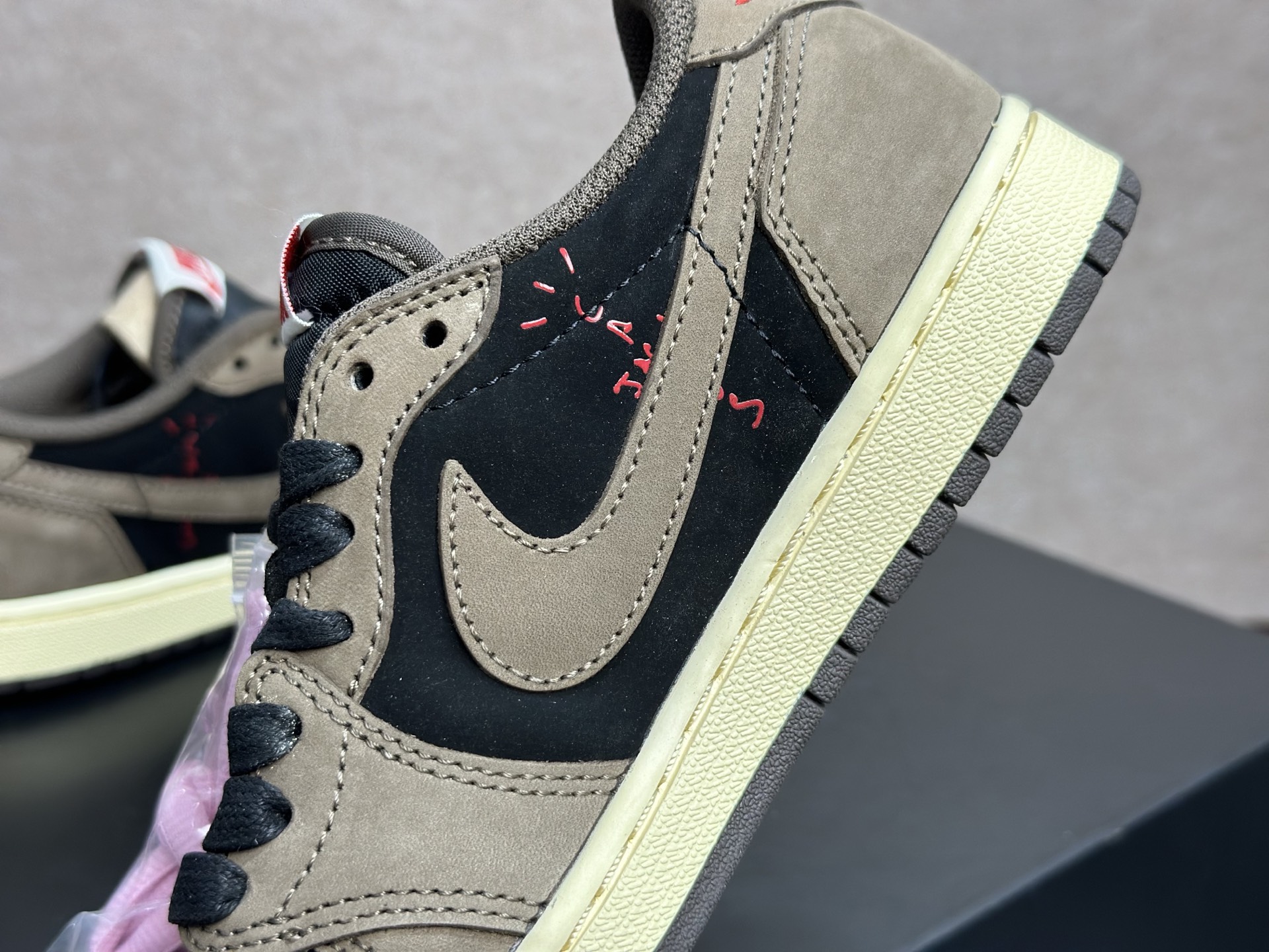 初代倒钩摩卡 复古质感封神的街头神鞋 Travis Scott x AJ1 Low 初代摩卡倒钩 CQ4277-001