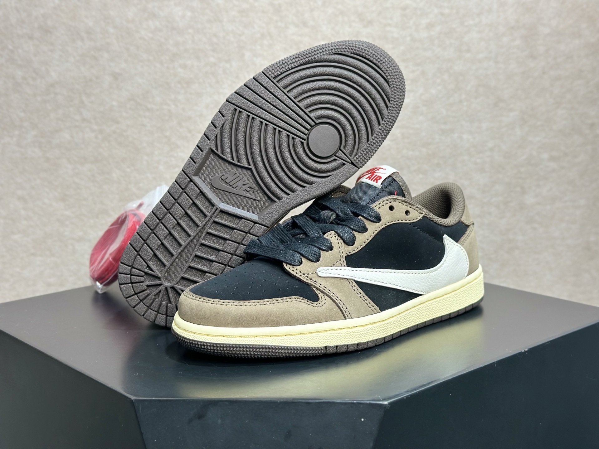 初代倒钩摩卡 复古质感封神的街头神鞋 Travis Scott x AJ1 Low 初代摩卡倒钩 CQ4277-001