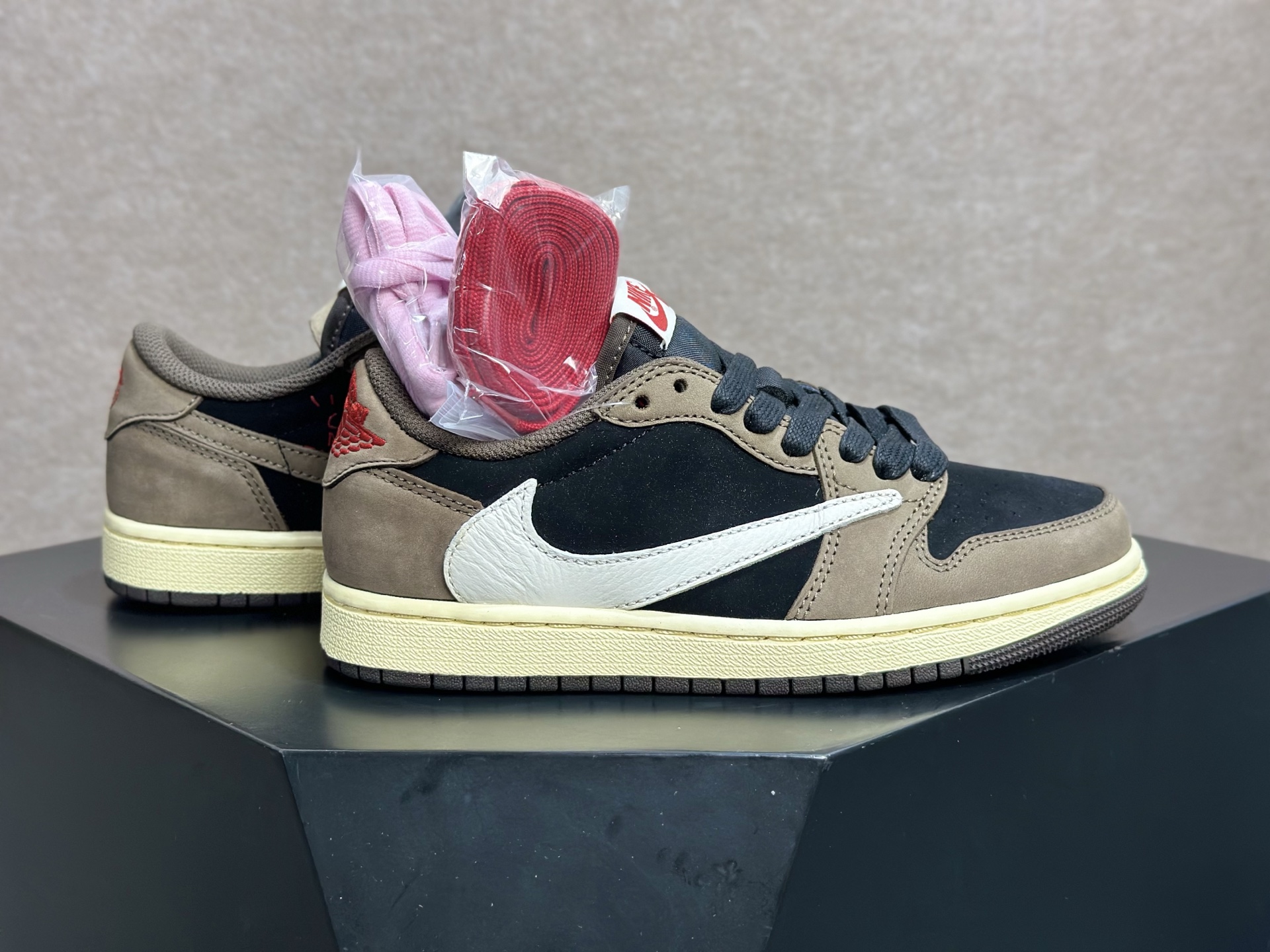 初代倒钩摩卡 复古质感封神的街头神鞋 Travis Scott x AJ1 Low 初代摩卡倒钩 CQ4277-001