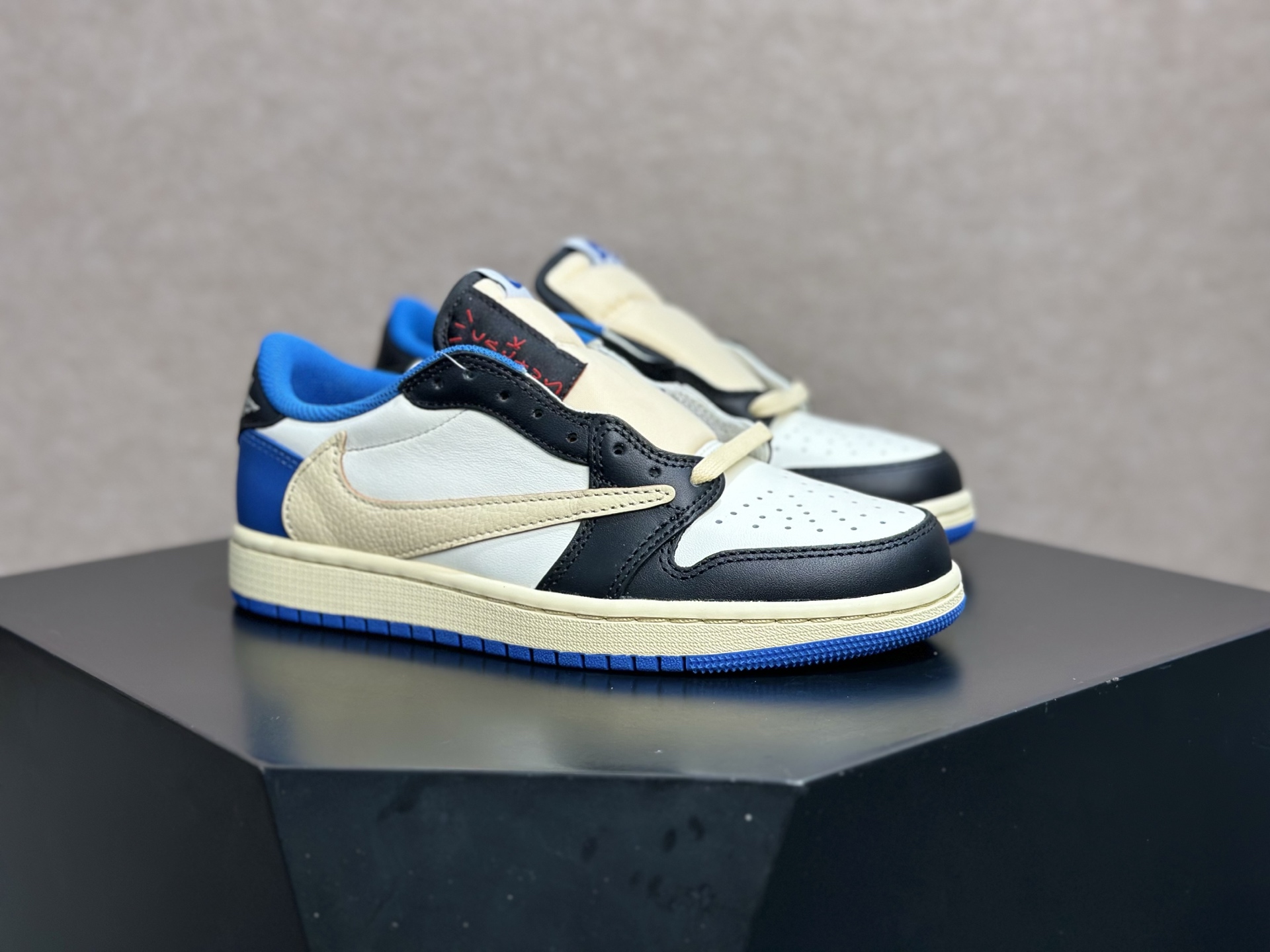 260 闪电倒钩 三方联名封神的街头神鞋 Travis Scott x AJ1 Low 闪电倒钩 DM7866-140