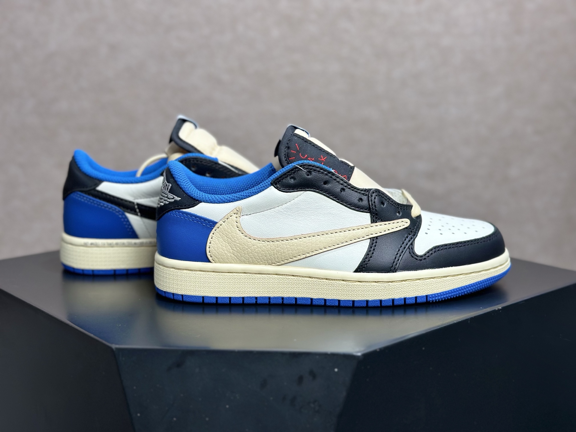 260 闪电倒钩 三方联名封神的街头神鞋 Travis Scott x AJ1 Low 闪电倒钩 DM7866-140
