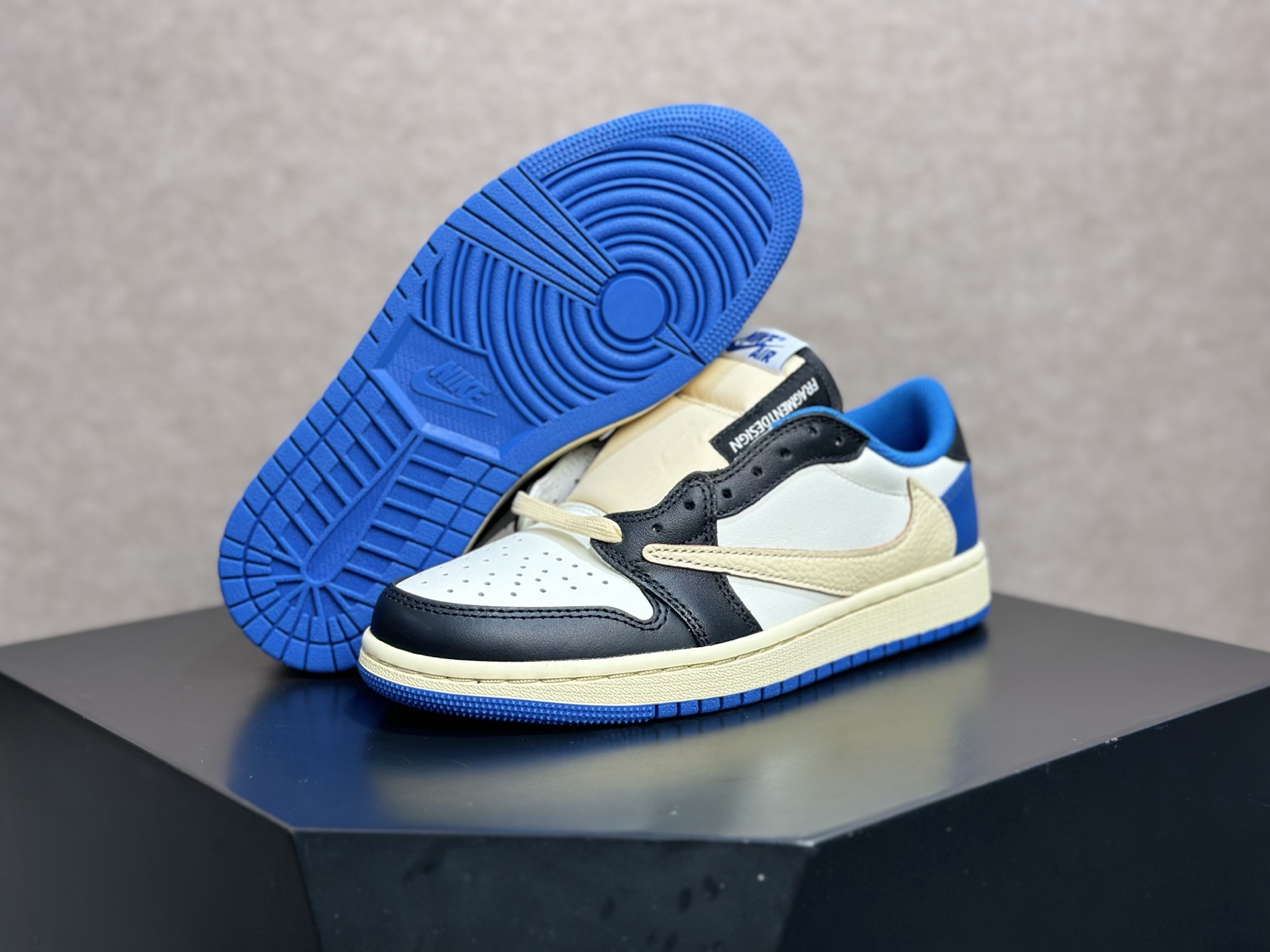 260 闪电倒钩 三方联名封神的街头神鞋 Travis Scott x AJ1 Low 闪电倒钩 DM7866-140
