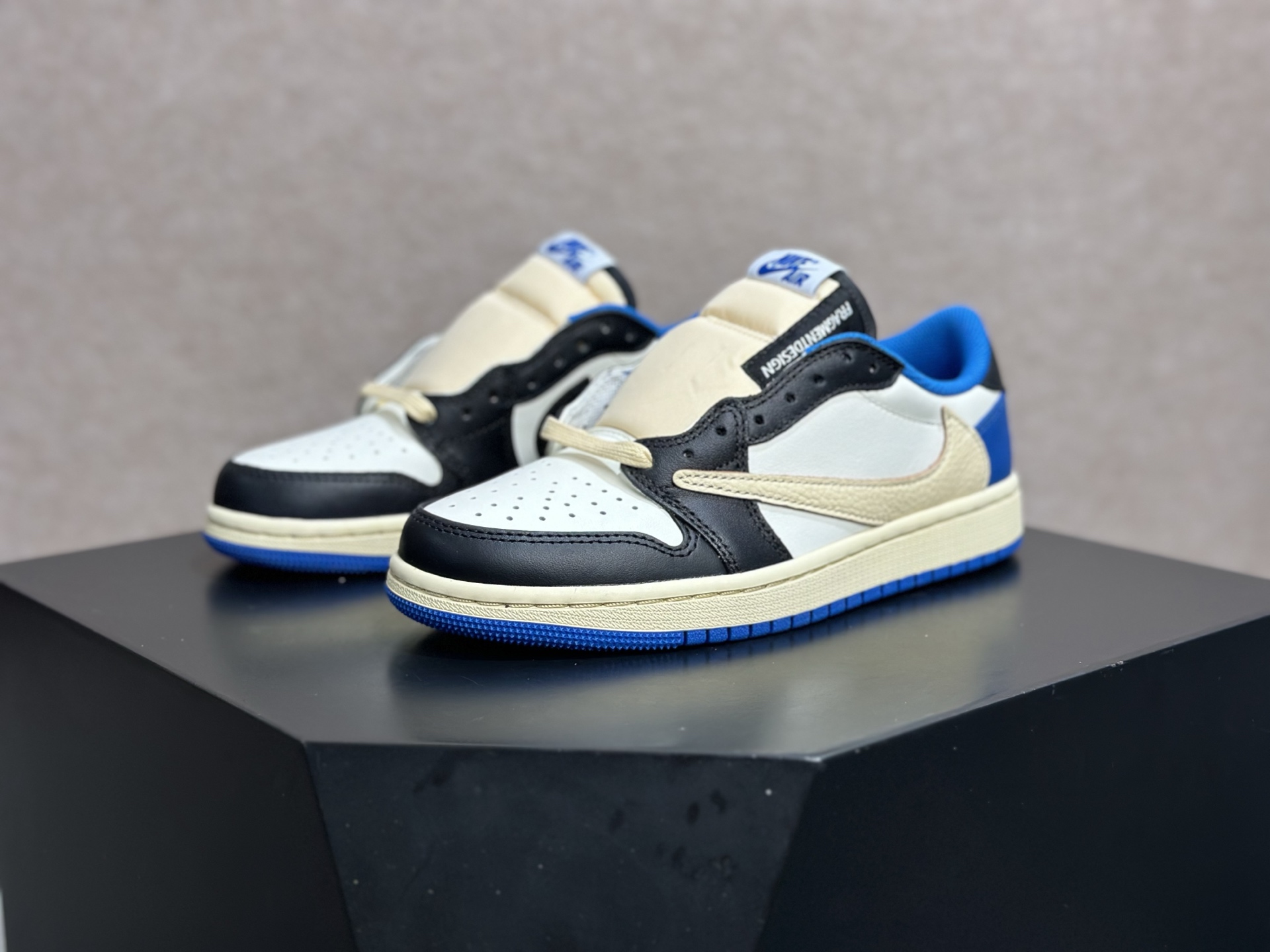 260 闪电倒钩 三方联名封神的街头神鞋 Travis Scott x AJ1 Low 闪电倒钩 DM7866-140