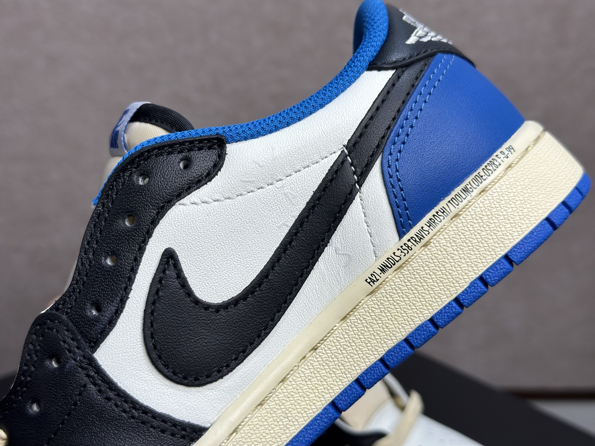 260 闪电倒钩 三方联名封神的街头神鞋 Travis Scott x AJ1 Low 闪电倒钩 DM7866-140