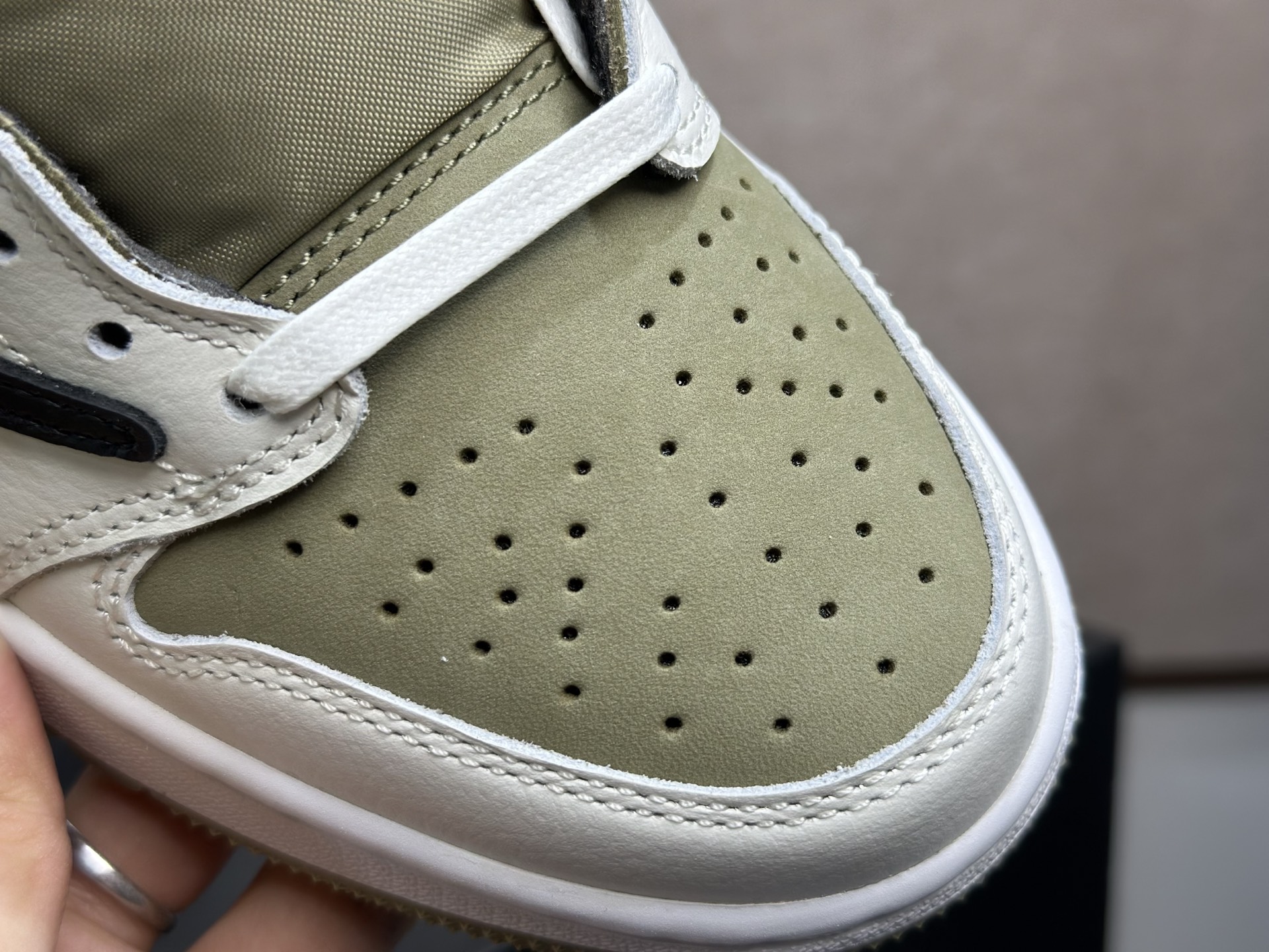 高尔夫倒钩橄榄绿 运动与潮流并存的神鞋 Travis Scott x AJ1 Low Golf 橄榄绿倒钩 FZ3124-200-Top High Quatity Cheap Sneakers Fashion Clothing Clothes Bags handbags Shoes of all Brand wholesale With The best Quality And Beautiful Price from China Factory Chinese suppliers wholesaler seller 高尔夫倒钩橄榄绿 运动与潮流并存的神鞋 Travis Scott x AJ1 Low Golf 橄榄绿倒钩 FZ3124-200