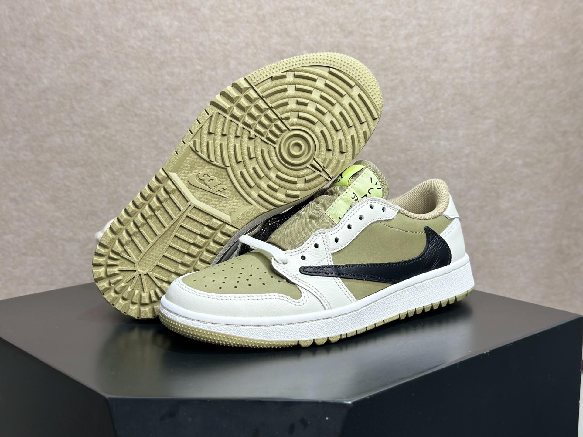 高尔夫倒钩橄榄绿 运动与潮流并存的神鞋 Travis Scott x AJ1 Low Golf 橄榄绿倒钩 FZ3124-200-Top High Quatity Cheap Sneakers Fashion Clothing Clothes Bags handbags Shoes of all Brand wholesale With The best Quality And Beautiful Price from China Factory Chinese suppliers wholesaler seller 高尔夫倒钩橄榄绿 运动与潮流并存的神鞋 Travis Scott x AJ1 Low Golf 橄榄绿倒钩 FZ3124-200