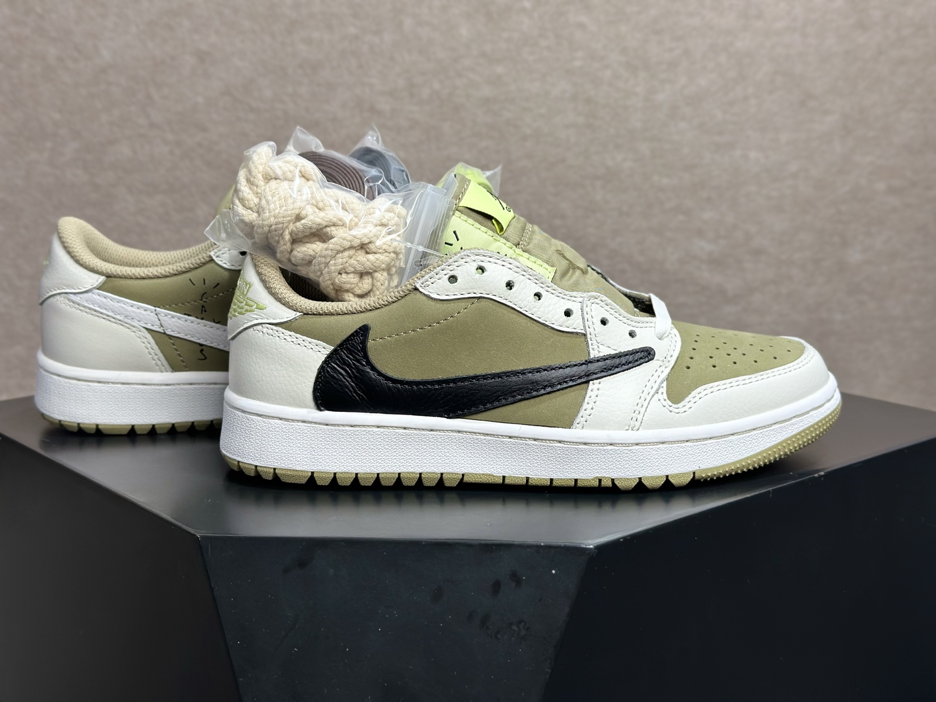 高尔夫倒钩橄榄绿 运动与潮流并存的神鞋 Travis Scott x AJ1 Low Golf 橄榄绿倒钩 FZ3124-200-Top High Quatity Cheap Sneakers Fashion Clothing Clothes Bags handbags Shoes of all Brand wholesale With The best Quality And Beautiful Price from China Factory Chinese suppliers wholesaler seller 高尔夫倒钩橄榄绿 运动与潮流并存的神鞋 Travis Scott x AJ1 Low Golf 橄榄绿倒钩 FZ3124-200