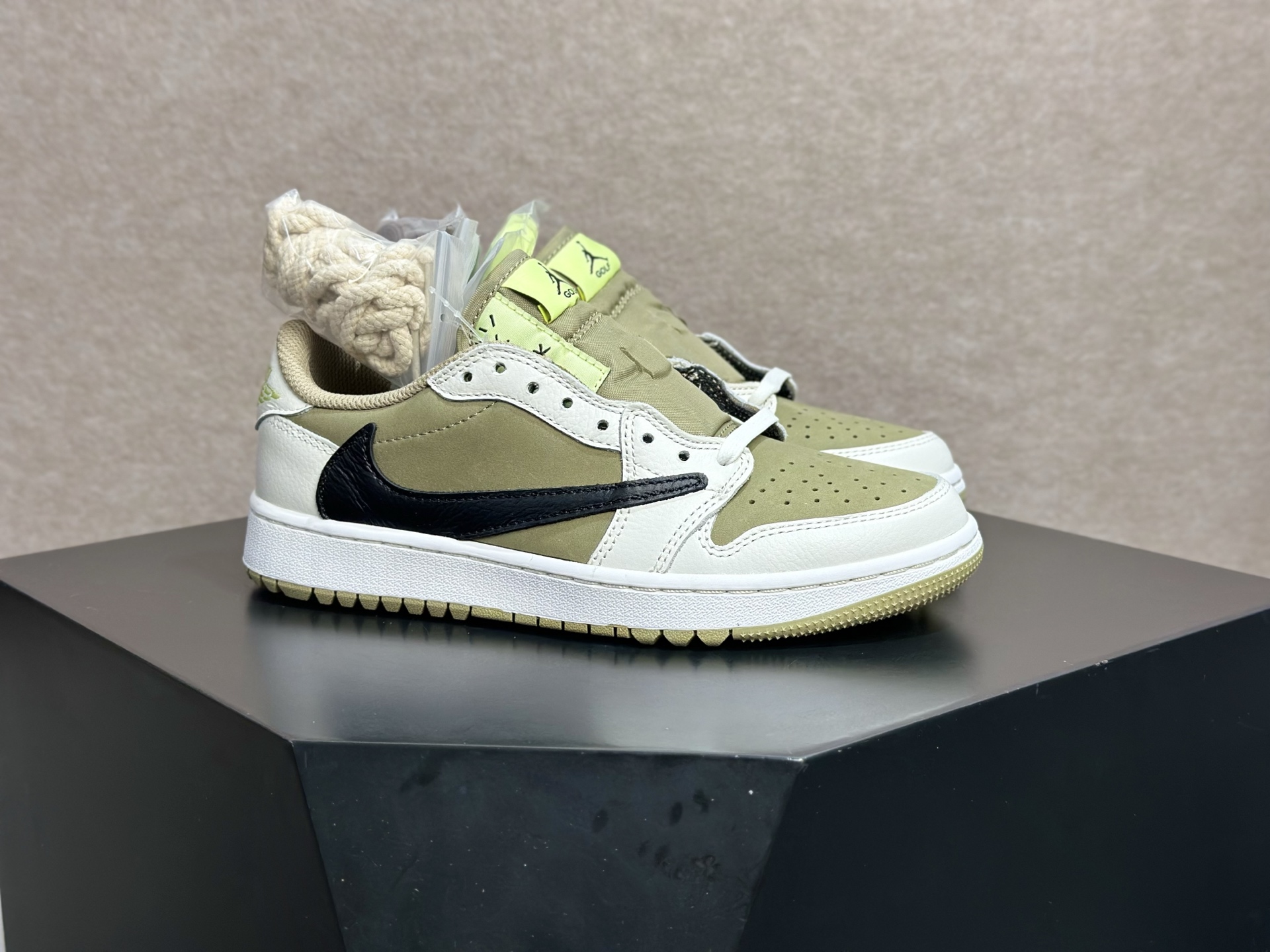高尔夫倒钩橄榄绿 运动与潮流并存的神鞋 Travis Scott x AJ1 Low Golf 橄榄绿倒钩 FZ3124-200-Top High Quatity Cheap Sneakers Fashion Clothing Clothes Bags handbags Shoes of all Brand wholesale With The best Quality And Beautiful Price from China Factory Chinese suppliers wholesaler seller 高尔夫倒钩橄榄绿 运动与潮流并存的神鞋 Travis Scott x AJ1 Low Golf 橄榄绿倒钩 FZ3124-200