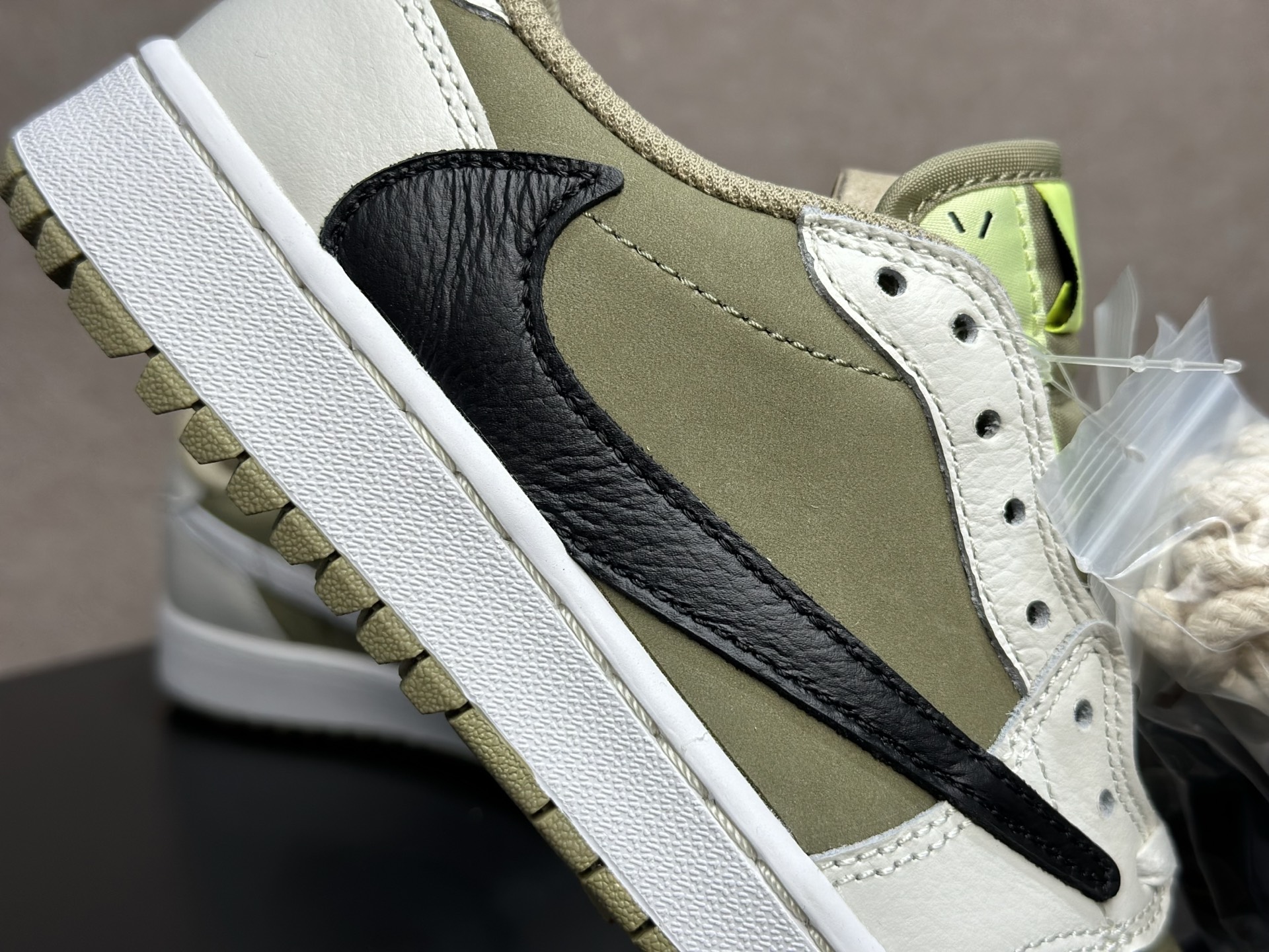 高尔夫倒钩橄榄绿 运动与潮流并存的神鞋 Travis Scott x AJ1 Low Golf 橄榄绿倒钩 FZ3124-200-Top High Quatity Cheap Sneakers Fashion Clothing Clothes Bags handbags Shoes of all Brand wholesale With The best Quality And Beautiful Price from China Factory Chinese suppliers wholesaler seller 高尔夫倒钩橄榄绿 运动与潮流并存的神鞋 Travis Scott x AJ1 Low Golf 橄榄绿倒钩 FZ3124-200