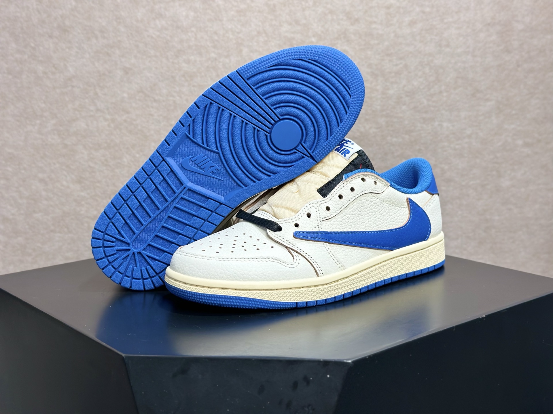 蓝白倒钩 清新复古感直接拉满的街头神鞋 Travis Scott x AJ1 Low 蓝白倒钩 经典反向 Swoosh 宝蓝麂皮 DM7866-140-Top High Quatity Cheap Sneakers Fashion Clothing Clothes Bags handbags Shoes of all Brand wholesale With The best Quality And Beautiful Price from China Factory Chinese suppliers wholesaler seller 蓝白倒钩 清新复古感直接拉满的街头神鞋 Travis Scott x AJ1 Low 蓝白倒钩 经典反向 Swoosh 宝蓝麂皮 DM7866-140