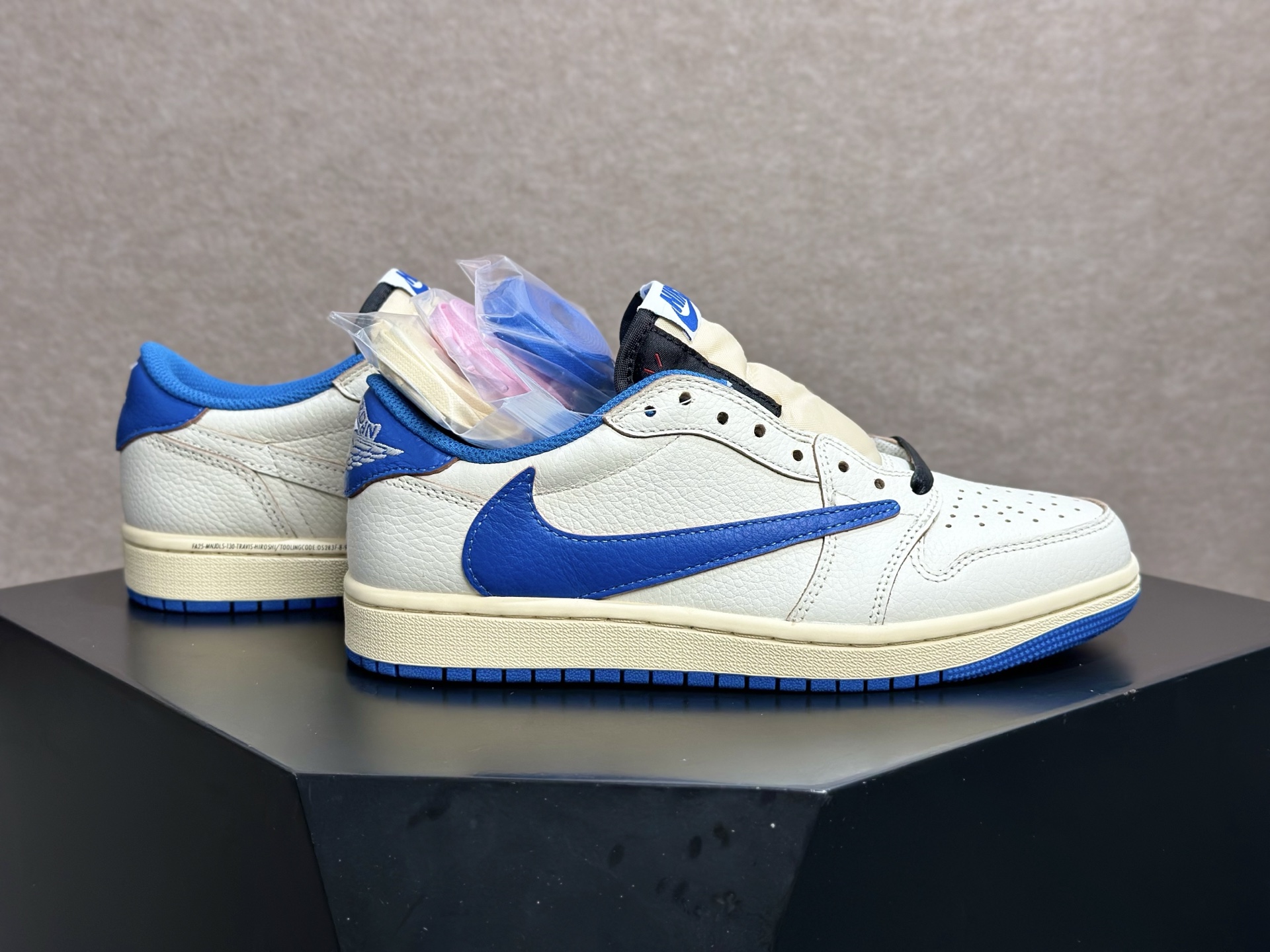 蓝白倒钩 清新复古感直接拉满的街头神鞋 Travis Scott x AJ1 Low 蓝白倒钩 经典反向 Swoosh 宝蓝麂皮 DM7866-140-Top High Quatity Cheap Sneakers Fashion Clothing Clothes Bags handbags Shoes of all Brand wholesale With The best Quality And Beautiful Price from China Factory Chinese suppliers wholesaler seller 蓝白倒钩 清新复古感直接拉满的街头神鞋 Travis Scott x AJ1 Low 蓝白倒钩 经典反向 Swoosh 宝蓝麂皮 DM7866-140
