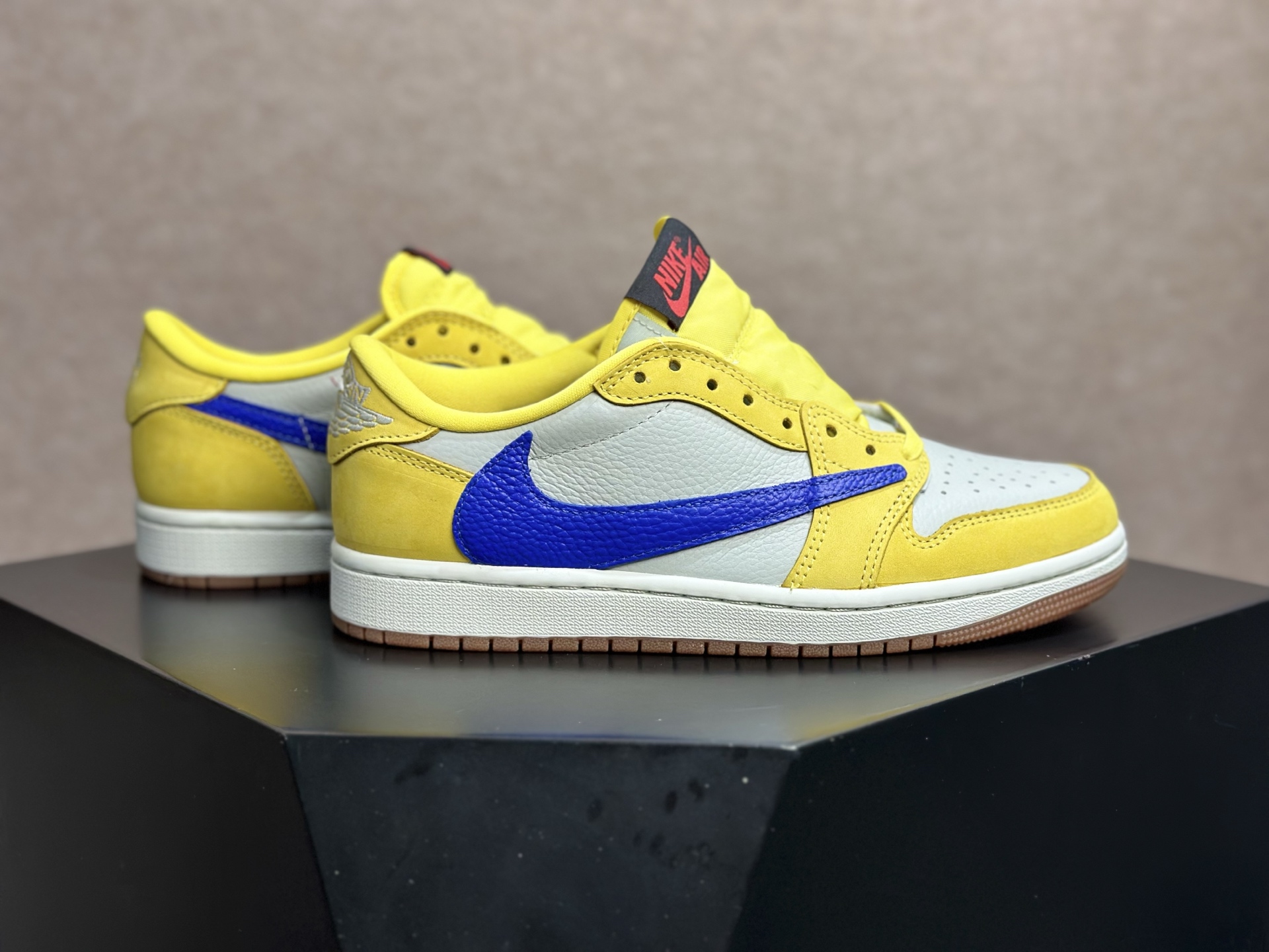 金丝雀黄倒钩 活力复古感直接拉满的街头神鞋 Travis Scott x AJ1 Low 金丝雀黄倒钩 DZ4137-700-Top High Quatity Cheap Sneakers Fashion Clothing Clothes Bags handbags Shoes of all Brand wholesale With The best Quality And Beautiful Price from China Factory Chinese suppliers wholesaler seller 金丝雀黄倒钩 活力复古感直接拉满的街头神鞋 Travis Scott x AJ1 Low 金丝雀黄倒钩 DZ4137-700