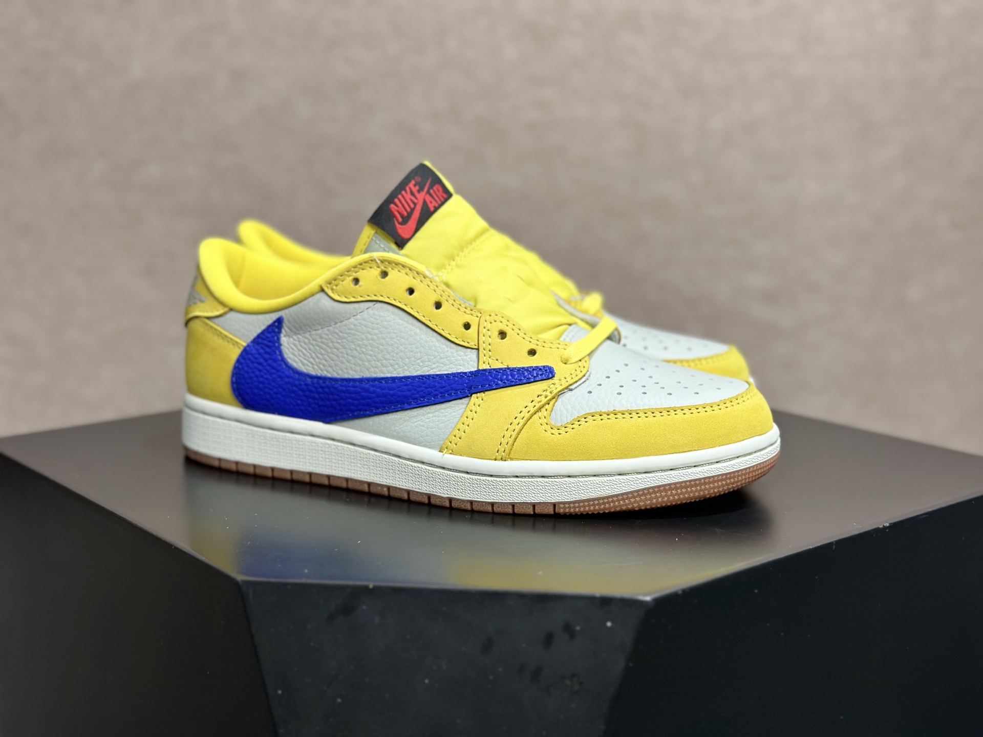 金丝雀黄倒钩 活力复古感直接拉满的街头神鞋 Travis Scott x AJ1 Low 金丝雀黄倒钩 DZ4137-700-Top High Quatity Cheap Sneakers Fashion Clothing Clothes Bags handbags Shoes of all Brand wholesale With The best Quality And Beautiful Price from China Factory Chinese suppliers wholesaler seller 金丝雀黄倒钩 活力复古感直接拉满的街头神鞋 Travis Scott x AJ1 Low 金丝雀黄倒钩 DZ4137-700