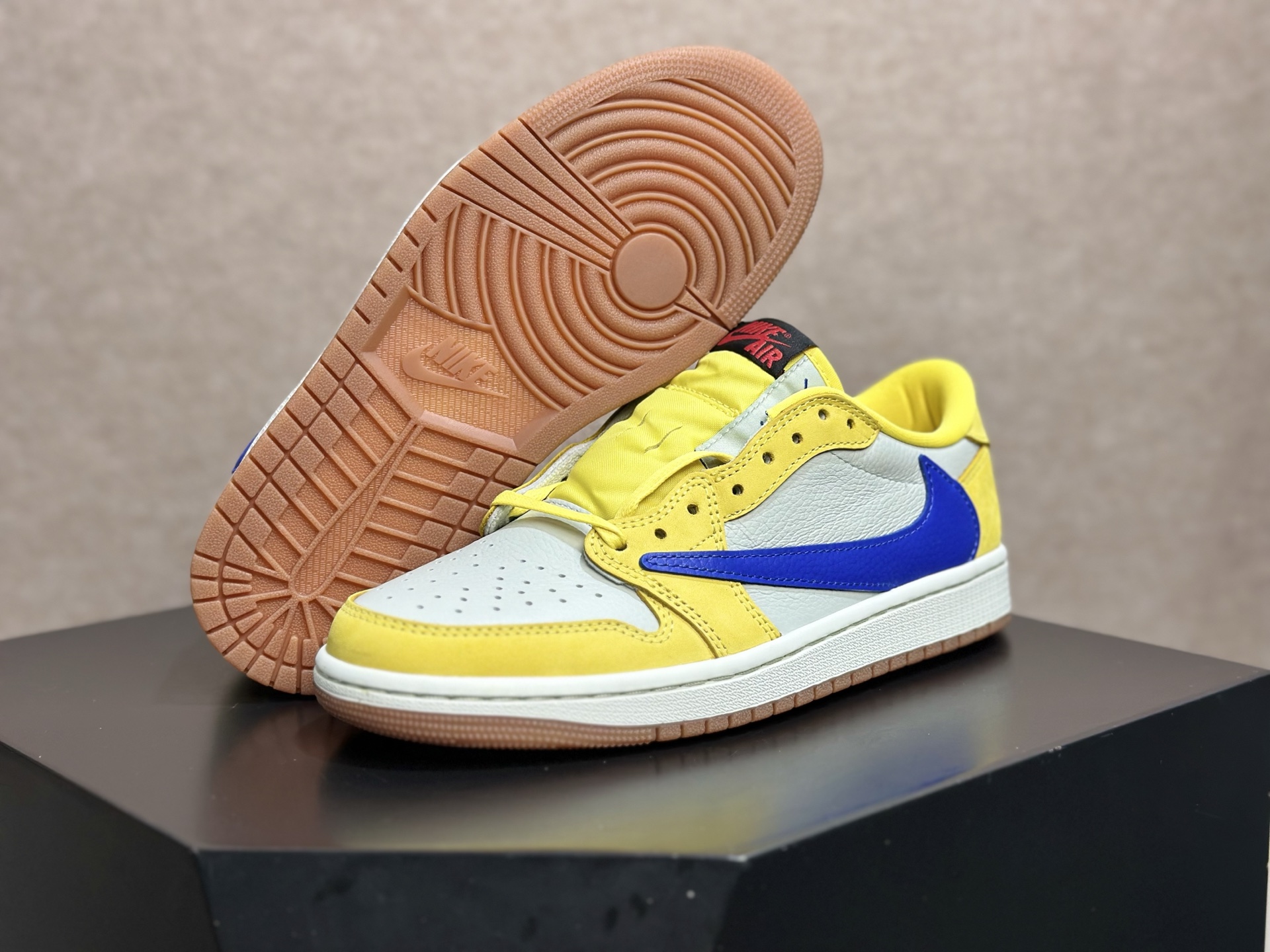 金丝雀黄倒钩 活力复古感直接拉满的街头神鞋 Travis Scott x AJ1 Low 金丝雀黄倒钩 DZ4137-700-Top High Quatity Cheap Sneakers Fashion Clothing Clothes Bags handbags Shoes of all Brand wholesale With The best Quality And Beautiful Price from China Factory Chinese suppliers wholesaler seller 金丝雀黄倒钩 活力复古感直接拉满的街头神鞋 Travis Scott x AJ1 Low 金丝雀黄倒钩 DZ4137-700