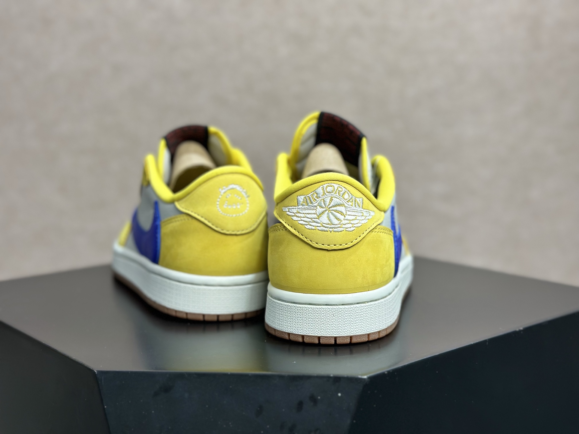 金丝雀黄倒钩 活力复古感直接拉满的街头神鞋 Travis Scott x AJ1 Low 金丝雀黄倒钩 DZ4137-700-Top High Quatity Cheap Sneakers Fashion Clothing Clothes Bags handbags Shoes of all Brand wholesale With The best Quality And Beautiful Price from China Factory Chinese suppliers wholesaler seller 金丝雀黄倒钩 活力复古感直接拉满的街头神鞋 Travis Scott x AJ1 Low 金丝雀黄倒钩 DZ4137-700