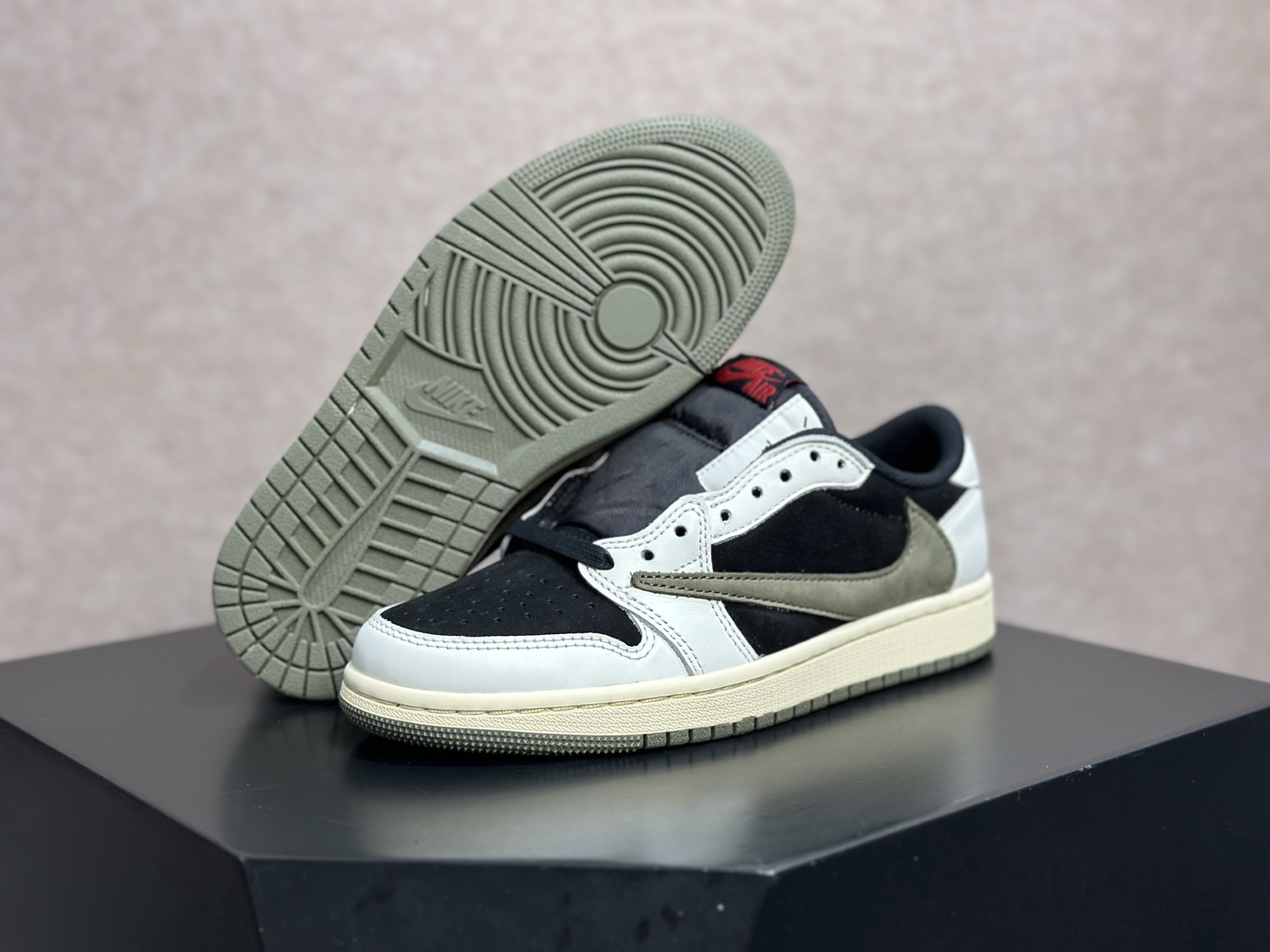 倒钩 7.0 黑白橄榄绿 复古高级感直接拉满的街头神鞋 Travis Scott x AJ1 Low 黑白橄榄绿倒钩 DM7866-002-Top High Quatity Cheap Sneakers Fashion Clothing Clothes Bags handbags Shoes of all Brand wholesale With The best Quality And Beautiful Price from China Factory Chinese suppliers wholesaler seller 倒钩 7.0 黑白橄榄绿 复古高级感直接拉满的街头神鞋 Travis Scott x AJ1 Low 黑白橄榄绿倒钩 DM7866-002