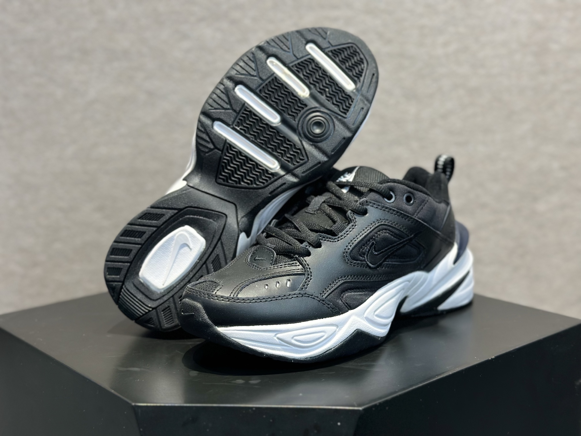 200 耐克 Nike M2K Tekno 系列低帮复古潮流百搭旅游老爹风休闲运动鞋 “黑白纯黑” AV4789-002-Chinese UA Cheap High Quatity Brand Clothes Bags handbags Sneakers wholesale wholesaler seller from China Factory suppliers Fashion Clothing Shoes best Quality Beautiful Price 200 耐克 Nike M2K Tekno 系列低帮复古潮流百搭旅游老爹风休闲运动鞋 “黑白纯黑” AV4789-002