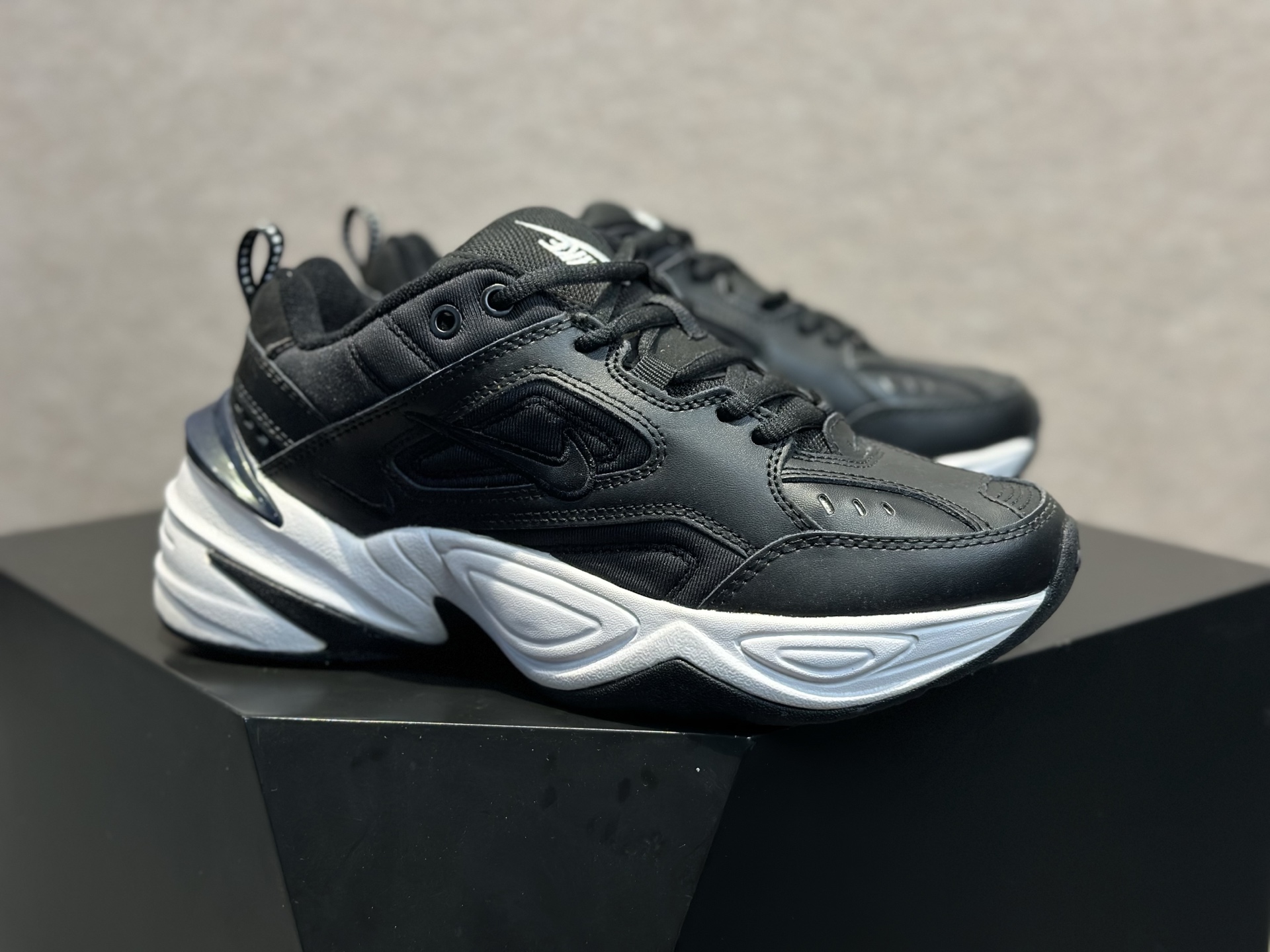 200 耐克 Nike M2K Tekno 系列低帮复古潮流百搭旅游老爹风休闲运动鞋 “黑白纯黑” AV4789-002-Chinese UA Cheap High Quatity Brand Clothes Bags handbags Sneakers wholesale wholesaler seller from China Factory suppliers Fashion Clothing Shoes best Quality Beautiful Price 200 耐克 Nike M2K Tekno 系列低帮复古潮流百搭旅游老爹风休闲运动鞋 “黑白纯黑” AV4789-002