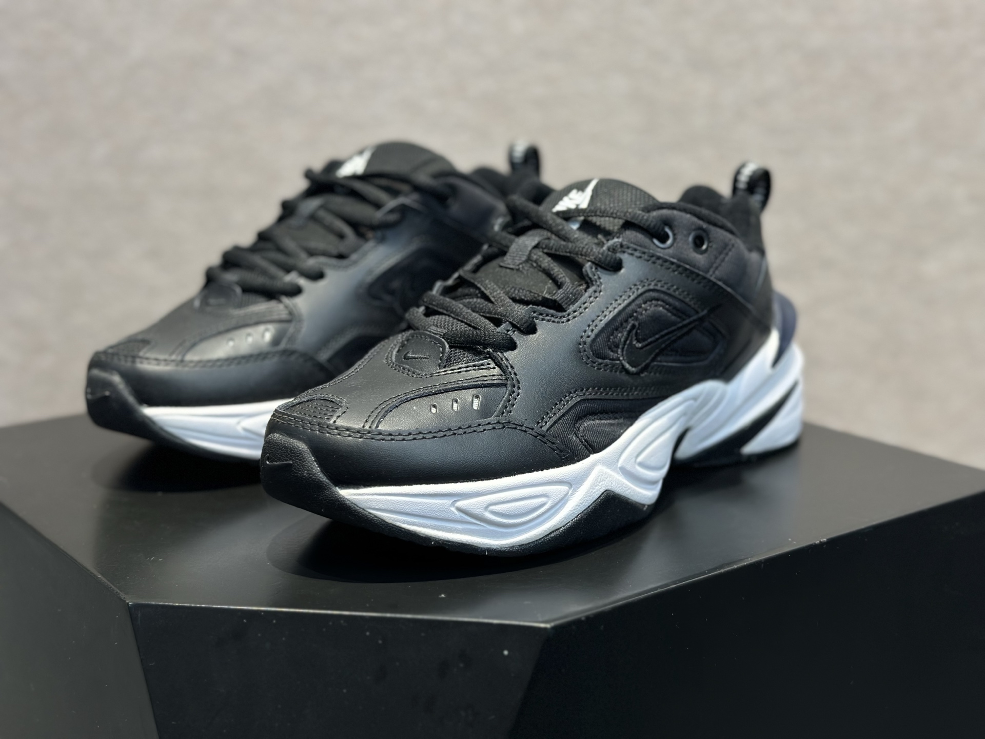 200 耐克 Nike M2K Tekno 系列低帮复古潮流百搭旅游老爹风休闲运动鞋 “黑白纯黑” AV4789-002-Chinese UA Cheap High Quatity Brand Clothes Bags handbags Sneakers wholesale wholesaler seller from China Factory suppliers Fashion Clothing Shoes best Quality Beautiful Price 200 耐克 Nike M2K Tekno 系列低帮复古潮流百搭旅游老爹风休闲运动鞋 “黑白纯黑” AV4789-002