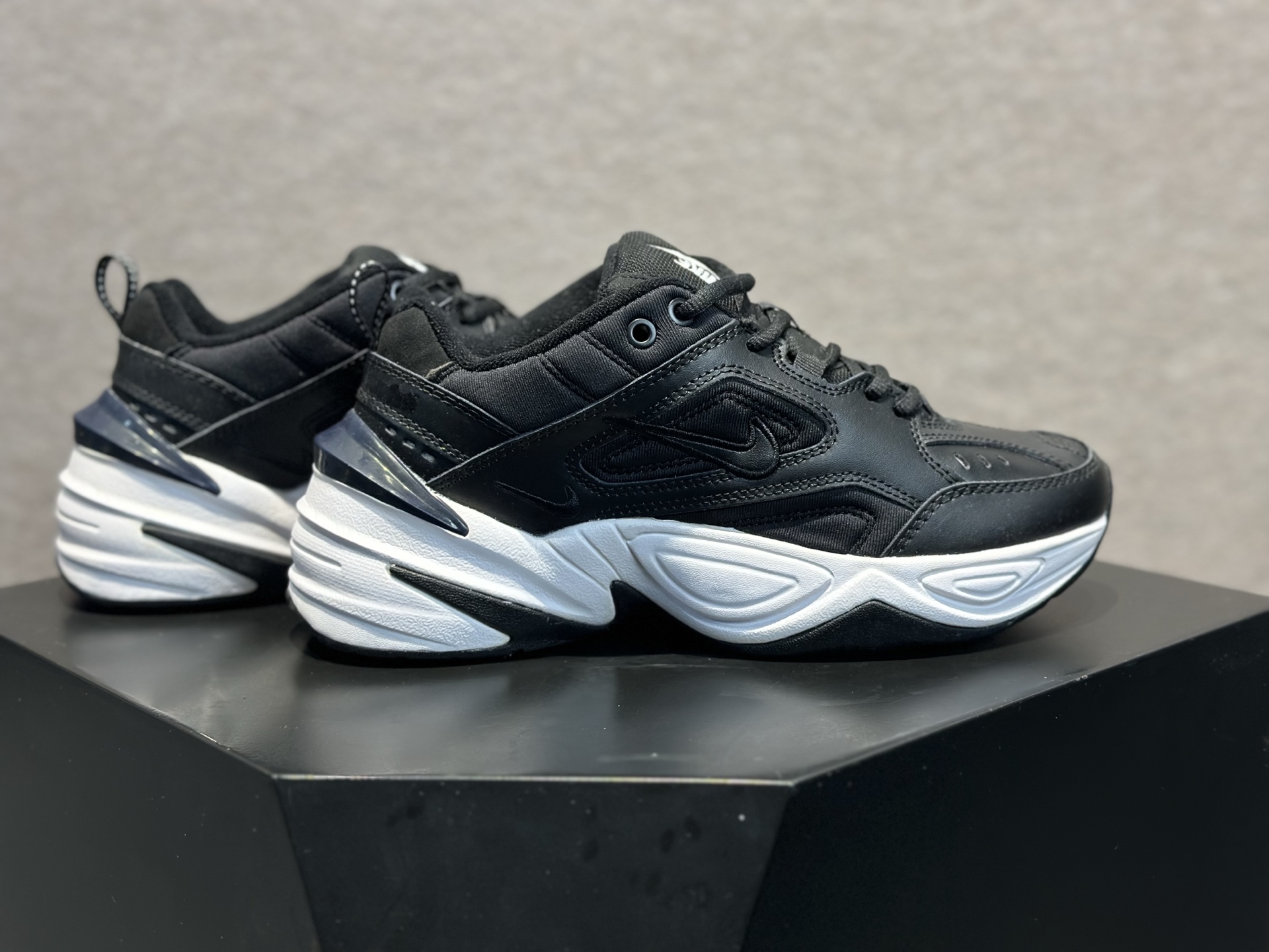 200 耐克 Nike M2K Tekno 系列低帮复古潮流百搭旅游老爹风休闲运动鞋 “黑白纯黑” AV4789-002-Chinese UA Cheap High Quatity Brand Clothes Bags handbags Sneakers wholesale wholesaler seller from China Factory suppliers Fashion Clothing Shoes best Quality Beautiful Price 200 耐克 Nike M2K Tekno 系列低帮复古潮流百搭旅游老爹风休闲运动鞋 “黑白纯黑” AV4789-002