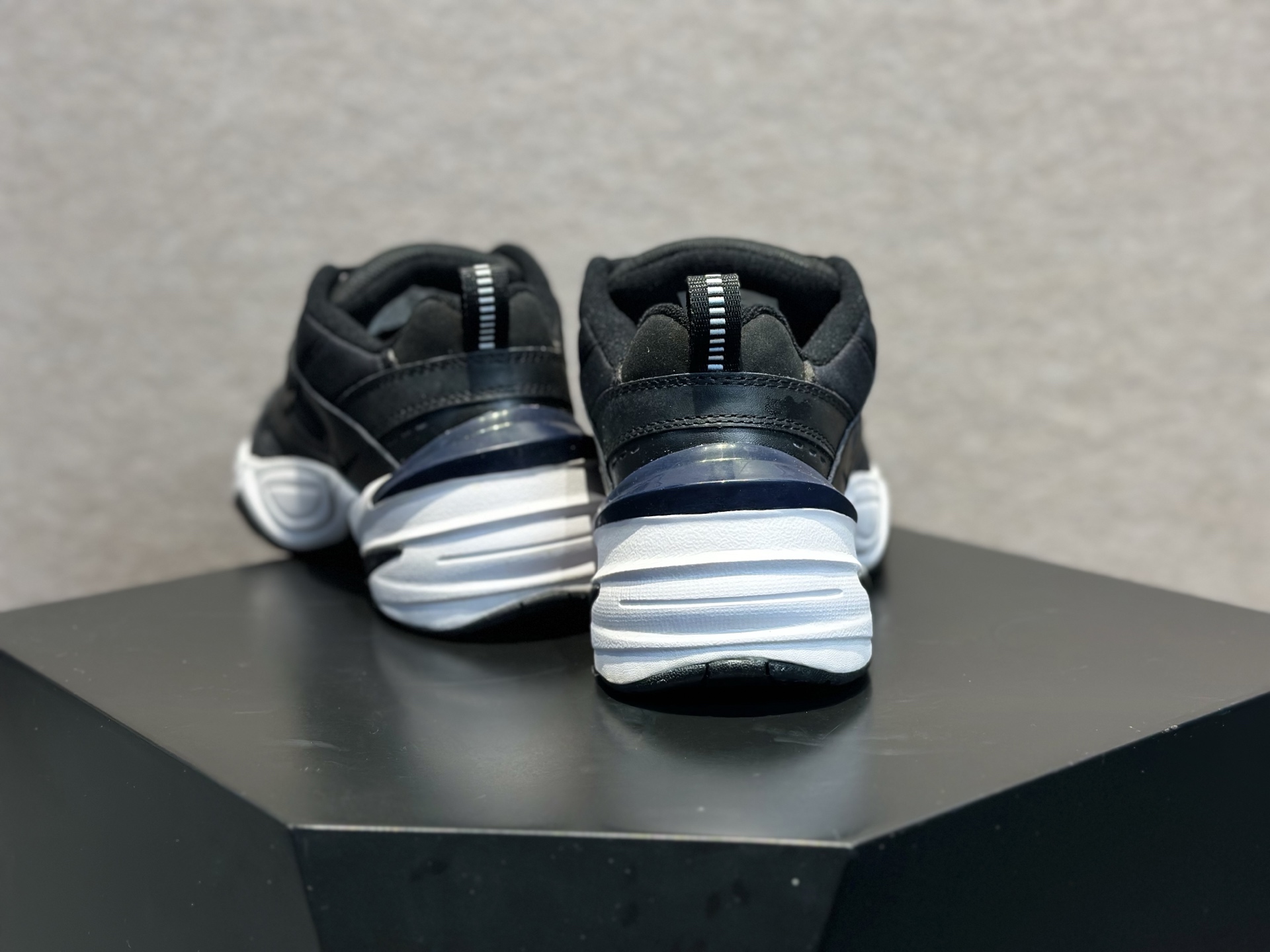 200 耐克 Nike M2K Tekno 系列低帮复古潮流百搭旅游老爹风休闲运动鞋 “黑白纯黑” AV4789-002-Chinese UA Cheap High Quatity Brand Clothes Bags handbags Sneakers wholesale wholesaler seller from China Factory suppliers Fashion Clothing Shoes best Quality Beautiful Price 200 耐克 Nike M2K Tekno 系列低帮复古潮流百搭旅游老爹风休闲运动鞋 “黑白纯黑” AV4789-002