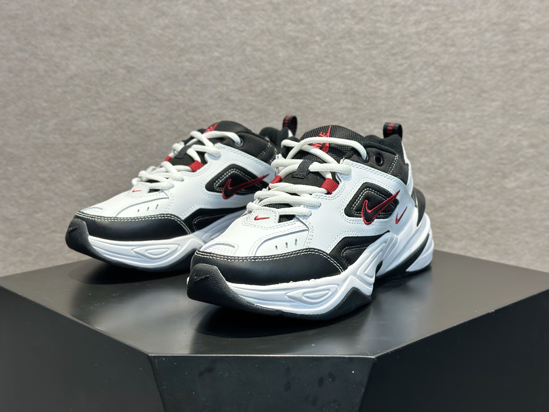 200 耐克 Nike M2K Tekno 系列低帮复古潮流百搭旅游老爹休闲运动鞋 “白黑红” AV4789-104-Chinese UA Cheap High Quatity Brand Clothes Bags handbags Sneakers wholesale wholesaler seller from China Factory suppliers Fashion Clothing Shoes best Quality Beautiful Price 200 耐克 Nike M2K Tekno 系列低帮复古潮流百搭旅游老爹休闲运动鞋 “白黑红” AV4789-104