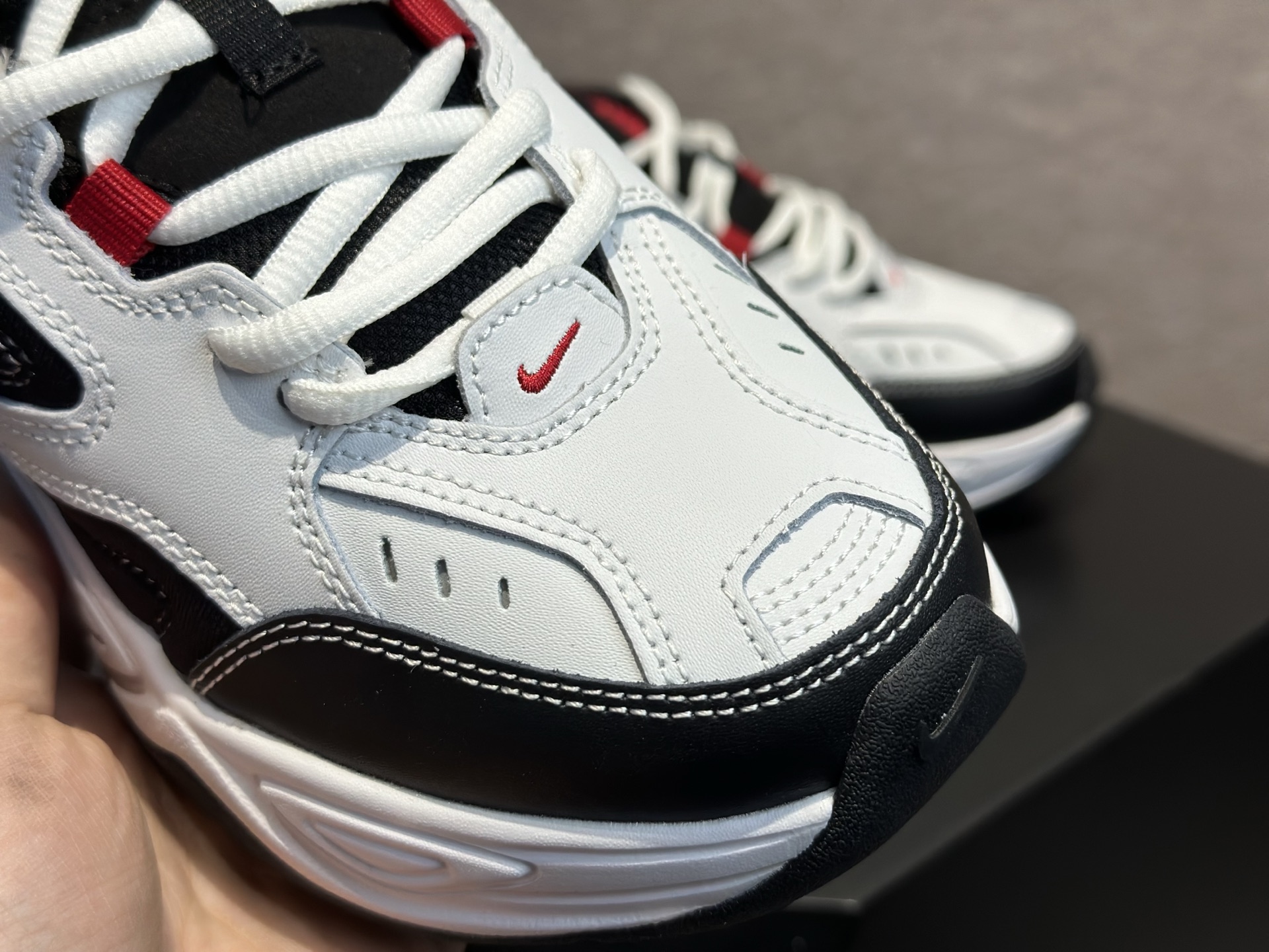 200 耐克 Nike M2K Tekno 系列低帮复古潮流百搭旅游老爹休闲运动鞋 “白黑红” AV4789-104-Chinese UA Cheap High Quatity Brand Clothes Bags handbags Sneakers wholesale wholesaler seller from China Factory suppliers Fashion Clothing Shoes best Quality Beautiful Price 200 耐克 Nike M2K Tekno 系列低帮复古潮流百搭旅游老爹休闲运动鞋 “白黑红” AV4789-104