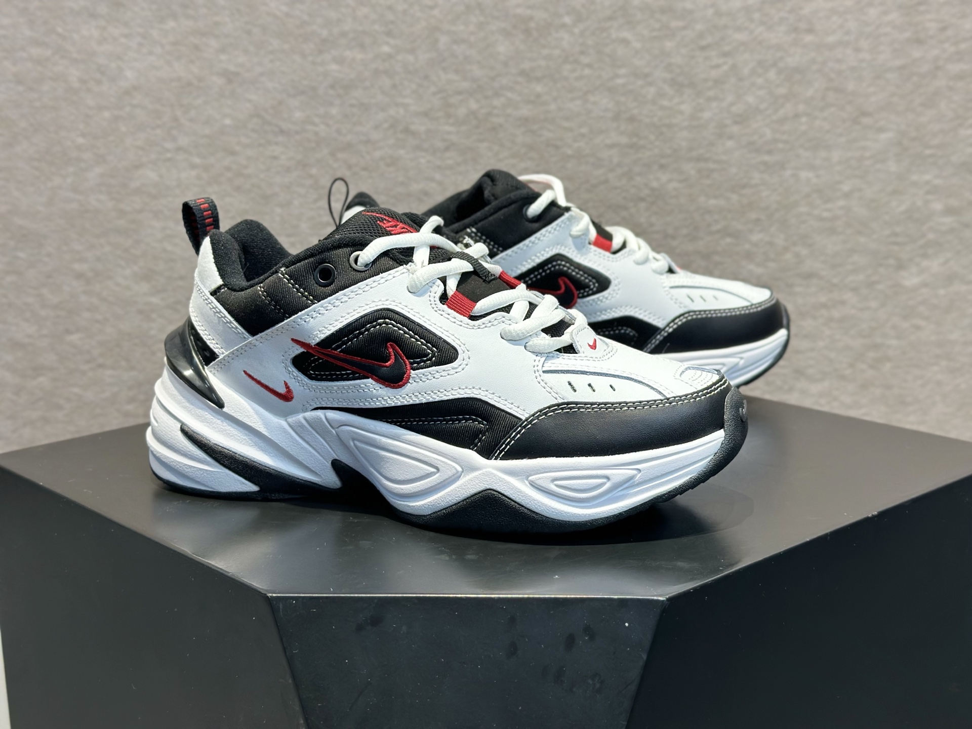 200 耐克 Nike M2K Tekno 系列低帮复古潮流百搭旅游老爹休闲运动鞋 “白黑红” AV4789-104-Chinese UA Cheap High Quatity Brand Clothes Bags handbags Sneakers wholesale wholesaler seller from China Factory suppliers Fashion Clothing Shoes best Quality Beautiful Price 200 耐克 Nike M2K Tekno 系列低帮复古潮流百搭旅游老爹休闲运动鞋 “白黑红” AV4789-104