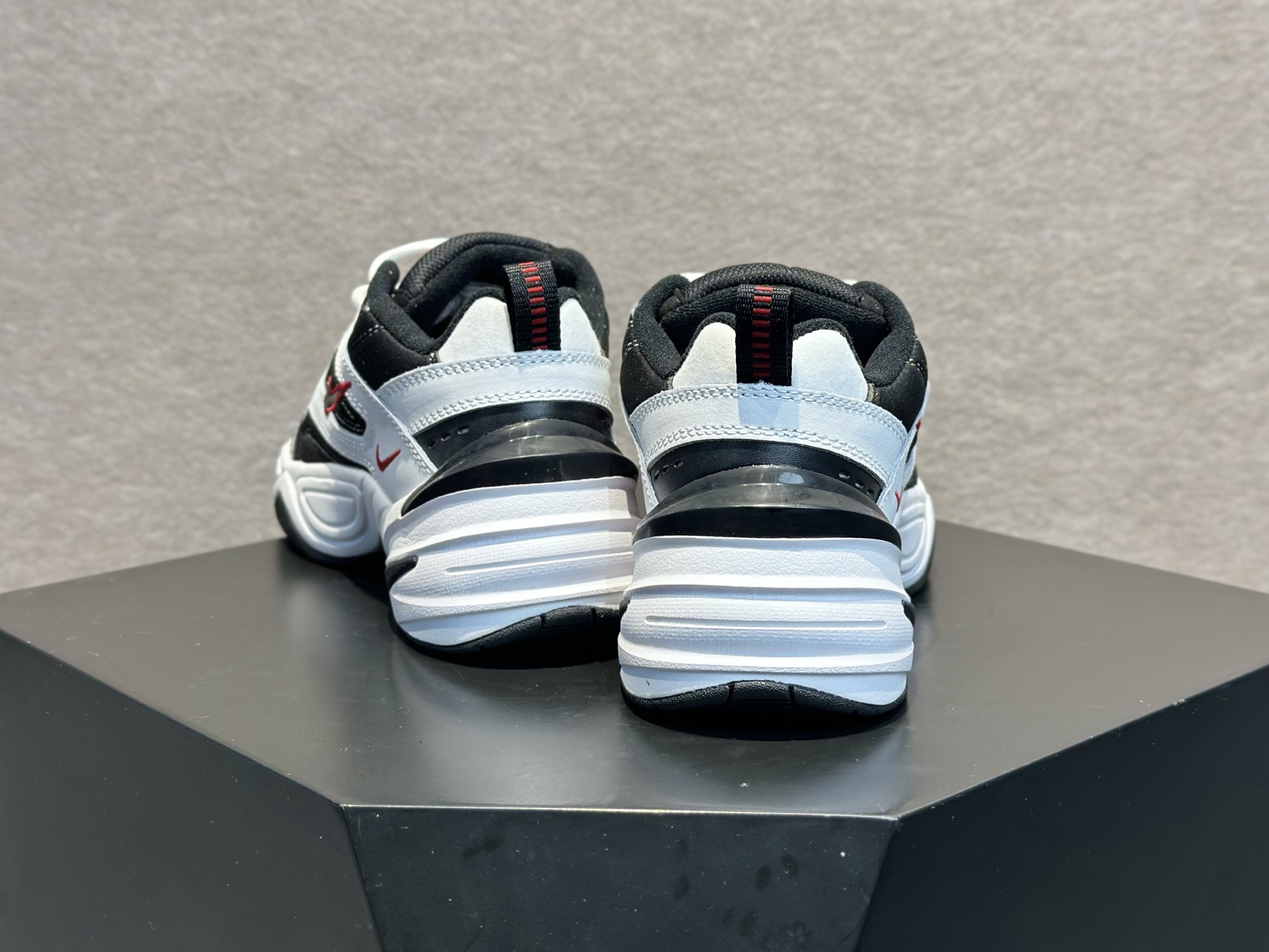 200 耐克 Nike M2K Tekno 系列低帮复古潮流百搭旅游老爹休闲运动鞋 “白黑红” AV4789-104-Chinese UA Cheap High Quatity Brand Clothes Bags handbags Sneakers wholesale wholesaler seller from China Factory suppliers Fashion Clothing Shoes best Quality Beautiful Price 200 耐克 Nike M2K Tekno 系列低帮复古潮流百搭旅游老爹休闲运动鞋 “白黑红” AV4789-104