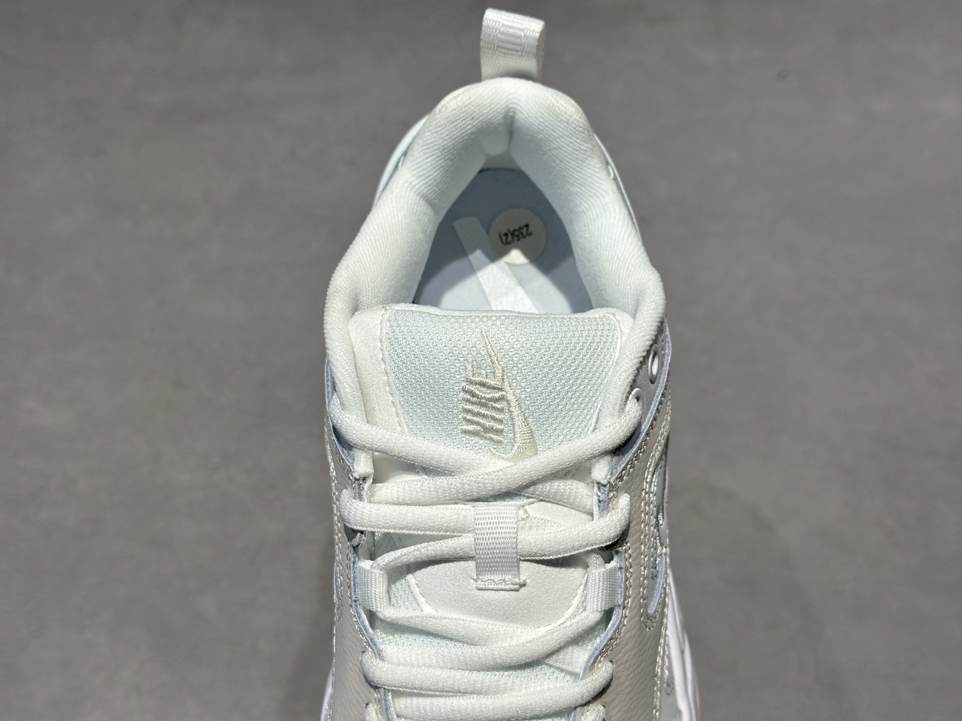 200 Nike M2K Tekno 奶白浅灰