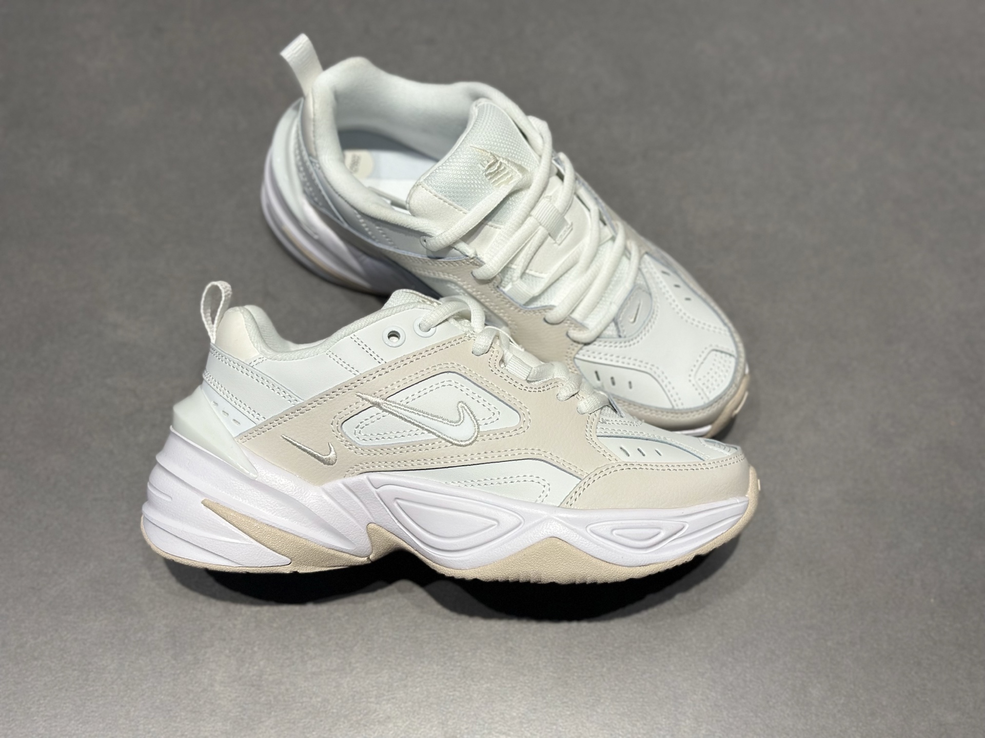 200 Nike M2K Tekno 奶白浅灰