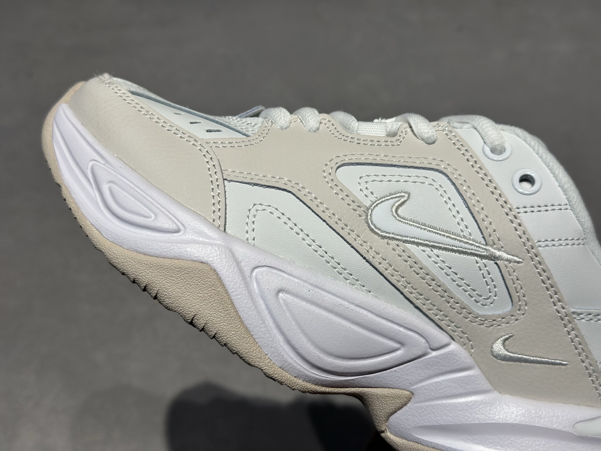 200 Nike M2K Tekno 奶白浅灰