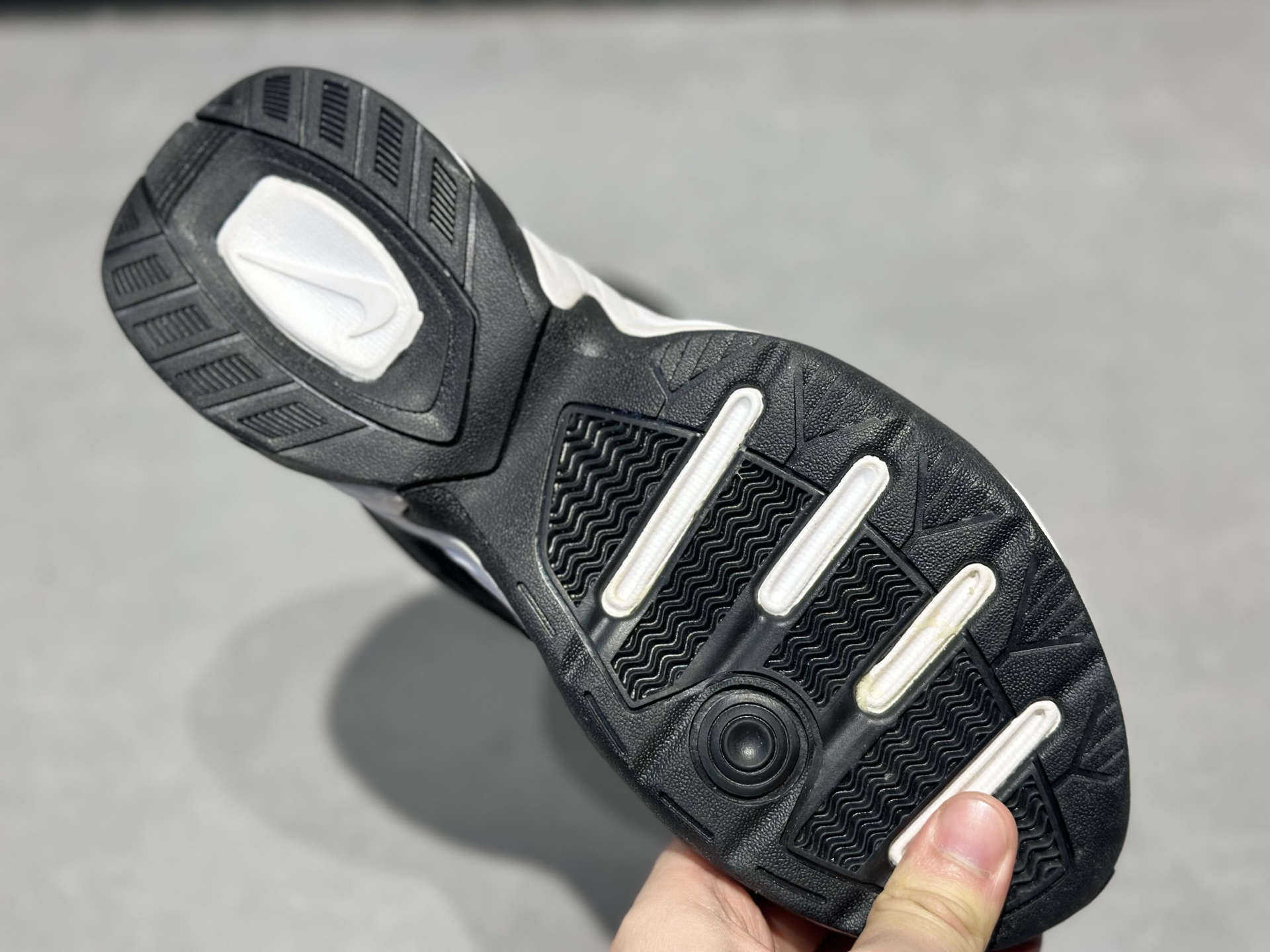 200 黑白藏蓝撞色也太酷了吧 Nike M2K Tekno 复古老爹鞋 增高显瘦还百搭