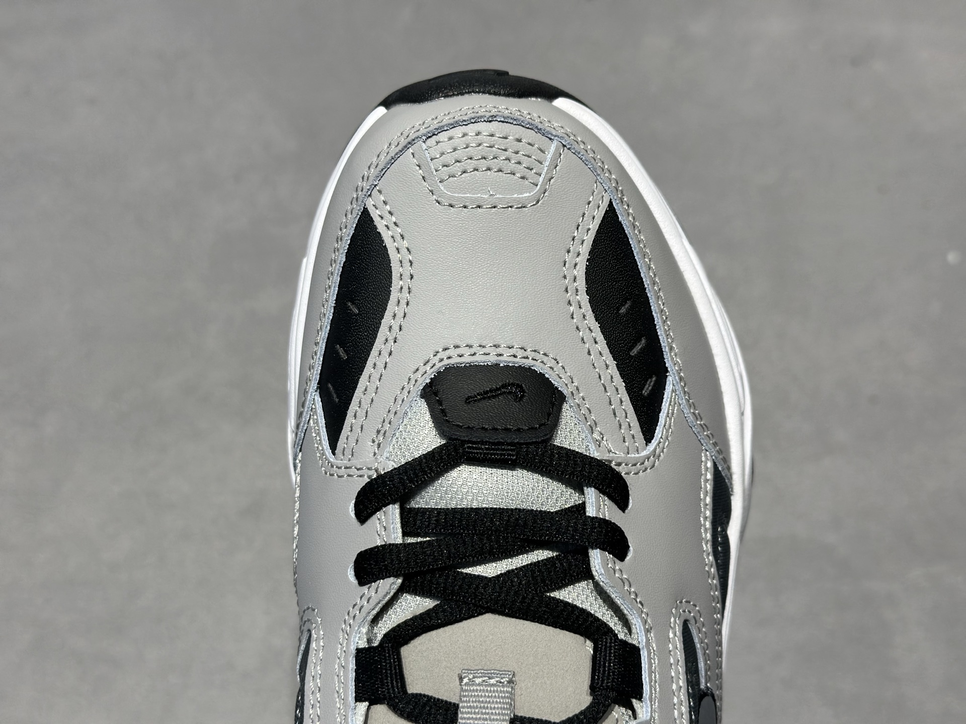 Nike M2K Tekno 浅灰深灰黑白撞色 机能感直接拉满 透气海绵 脚感轻盈又透气
