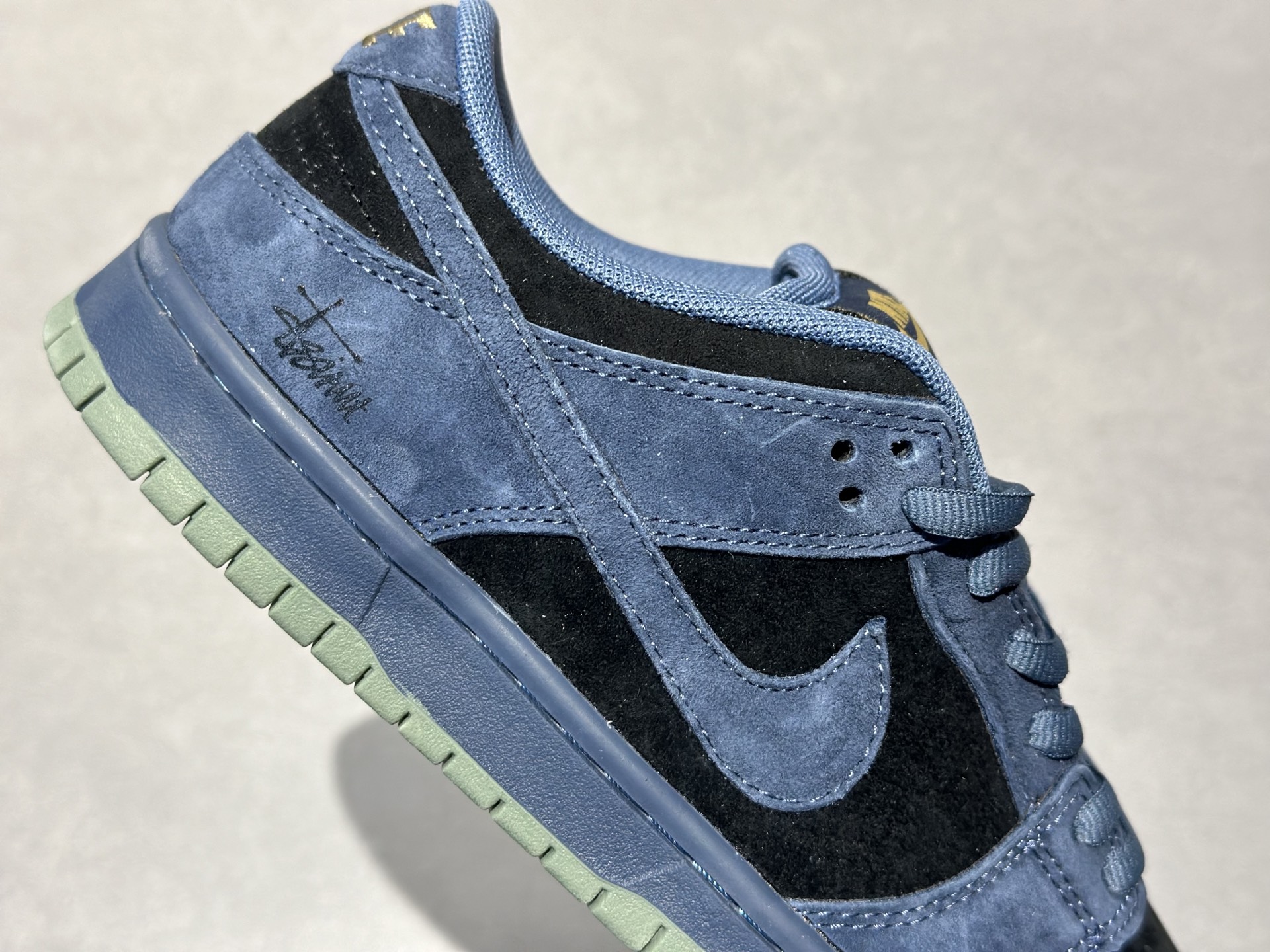 Nike SB Dunk Low 蓝黑翻毛皮款上新 304292-440-Top High Quatity Cheap Sneakers Fashion Clothing Clothes Bags handbags Shoes of all Brand wholesale With The best Quality And Beautiful Price from China Factory Chinese suppliers wholesaler seller Nike SB Dunk Low 蓝黑翻毛皮款上新 304292-440