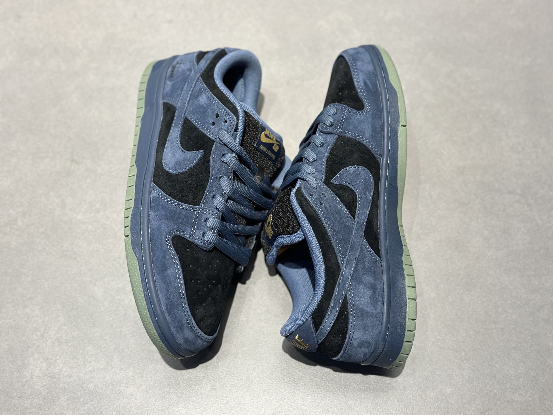 Nike SB Dunk Low 蓝黑翻毛皮款上新 304292-440-Top High Quatity Cheap Sneakers Fashion Clothing Clothes Bags handbags Shoes of all Brand wholesale With The best Quality And Beautiful Price from China Factory Chinese suppliers wholesaler seller Nike SB Dunk Low 蓝黑翻毛皮款上新 304292-440