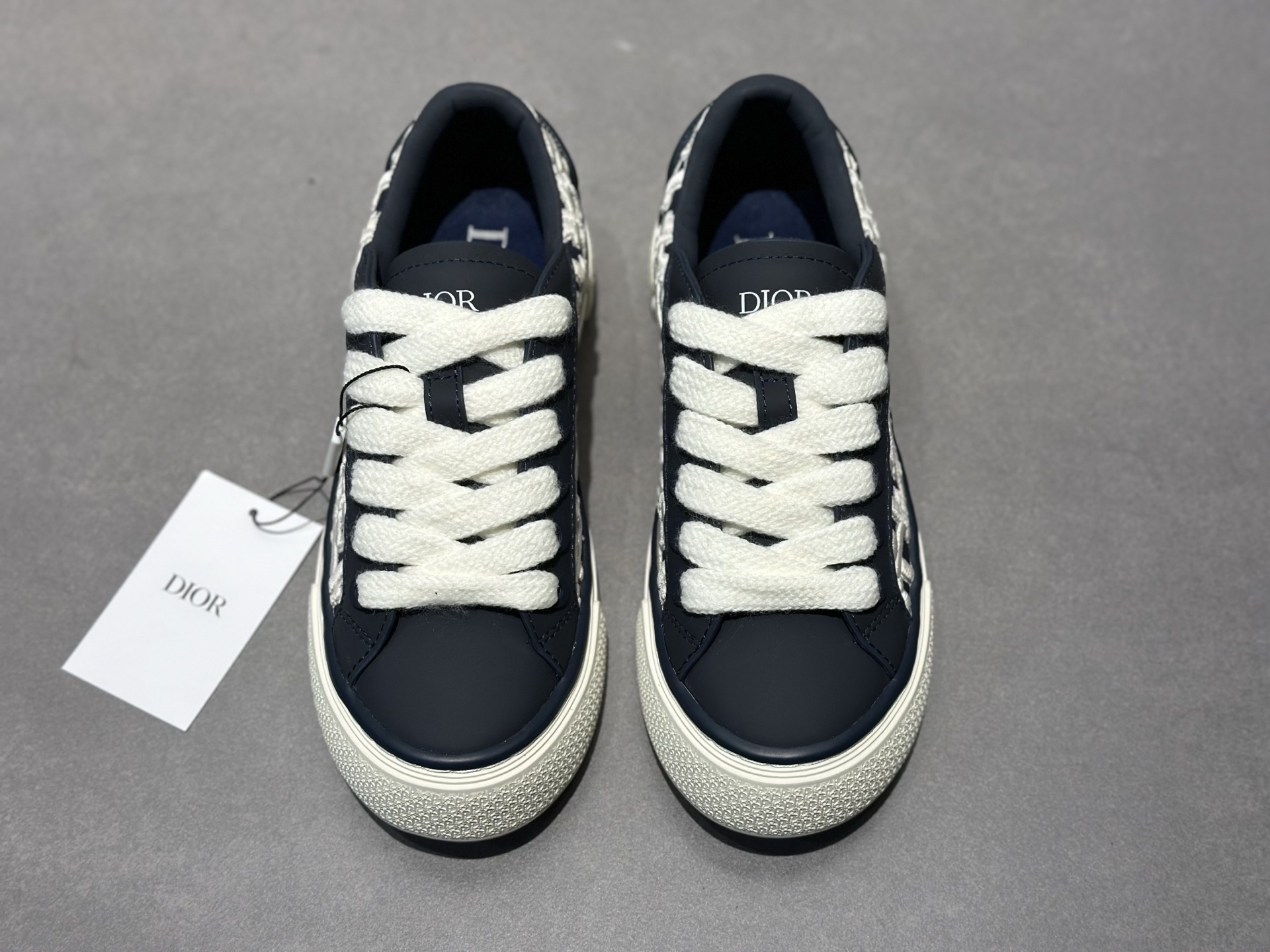 400 Dior B33 老花厚底鞋上新 藏青皮革 米白 Oblique 刺绣 自带高级滤镜