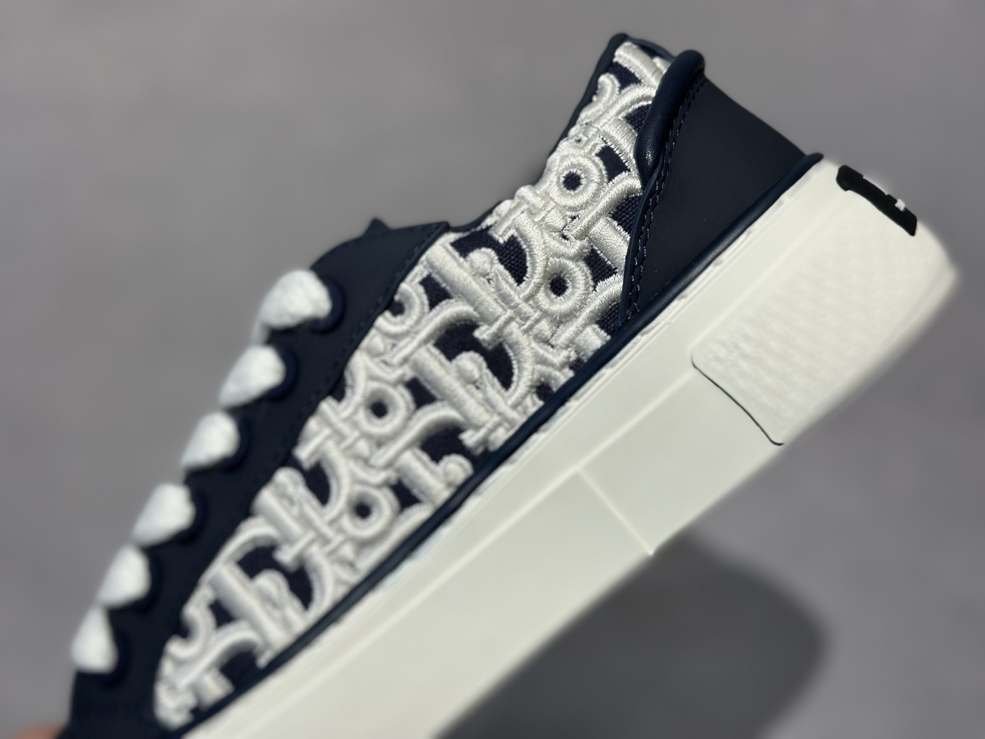 400 Dior B33 老花厚底鞋上新 藏青皮革 米白 Oblique 刺绣 自带高级滤镜