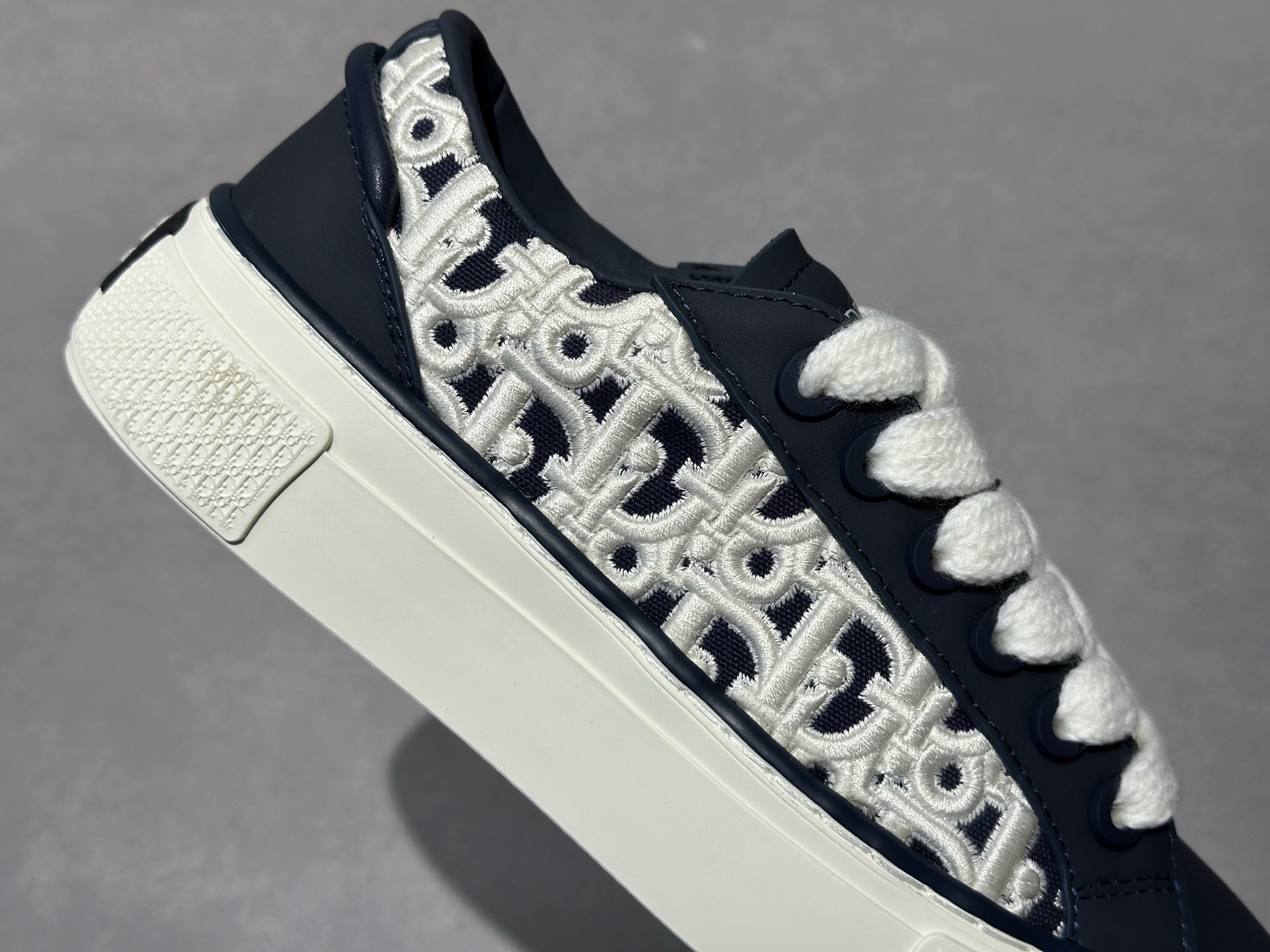 400 Dior B33 老花厚底鞋上新 藏青皮革 米白 Oblique 刺绣 自带高级滤镜