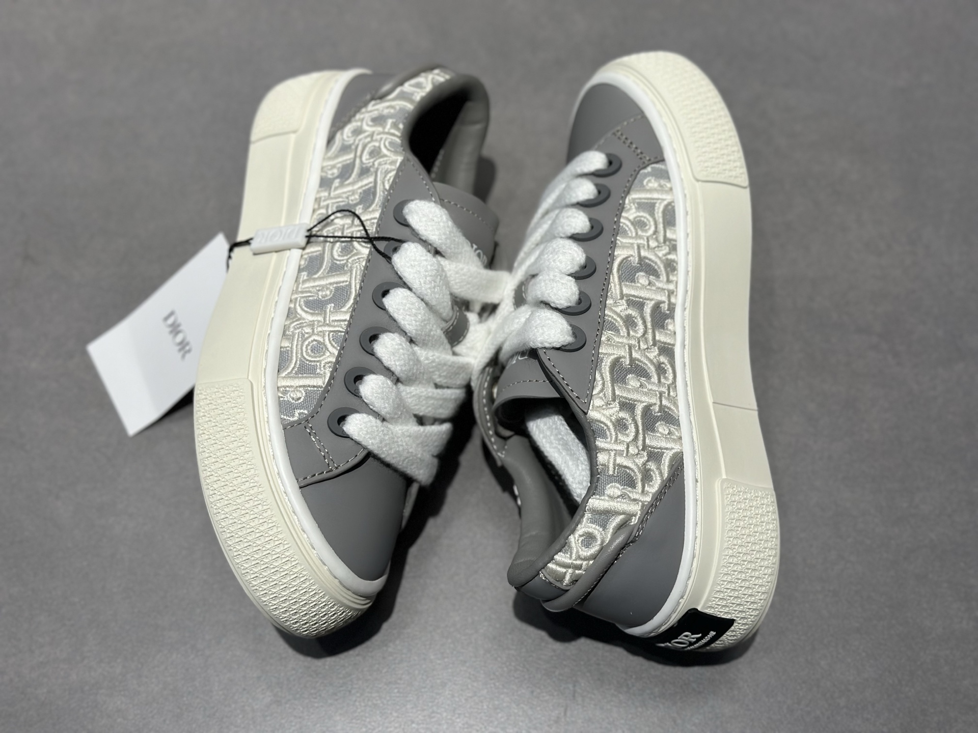 Dior B33 灰皮老花厚底鞋上新 皮革 Oblique 刺绣 低调又有质感-Top High Quatity Cheap Sneakers Fashion Clothing Clothes Bags handbags Shoes of all Brand wholesale With The best Quality And Beautiful Price from China Factory Chinese suppliers wholesaler seller Dior B33 灰皮老花厚底鞋上新 皮革 Oblique 刺绣 低调又有质感