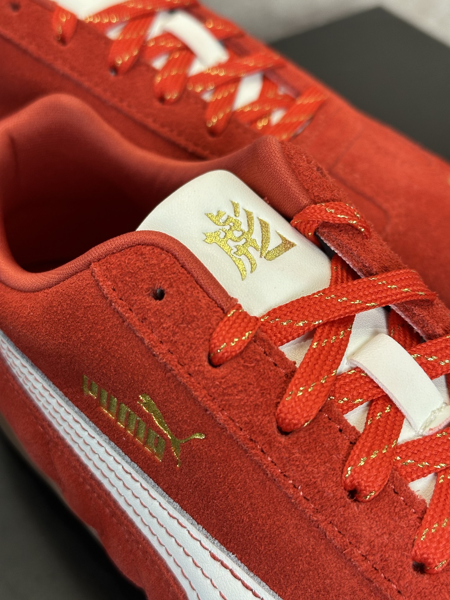 200 PUMA 红麂皮「马年限定」复古赛车鞋 酒红麂皮 烫金跃马