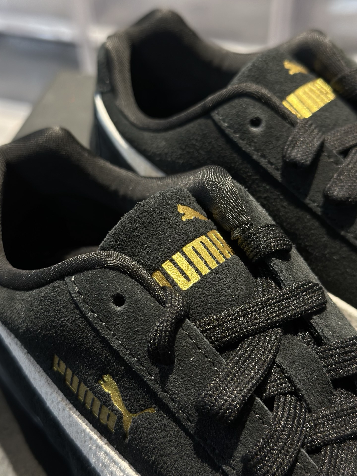 200 麂皮条版 侧边是米白麂皮 材质统一 偏复古做旧 PUMA Speedcat 经典黑-Chinese UA Cheap High Quatity Brand Clothes Bags handbags Sneakers wholesale wholesaler seller from China Factory suppliers Fashion Clothing Shoes best Quality Beautiful Price 200 麂皮条版 侧边是米白麂皮 材质统一 偏复古做旧 PUMA Speedcat 经典黑