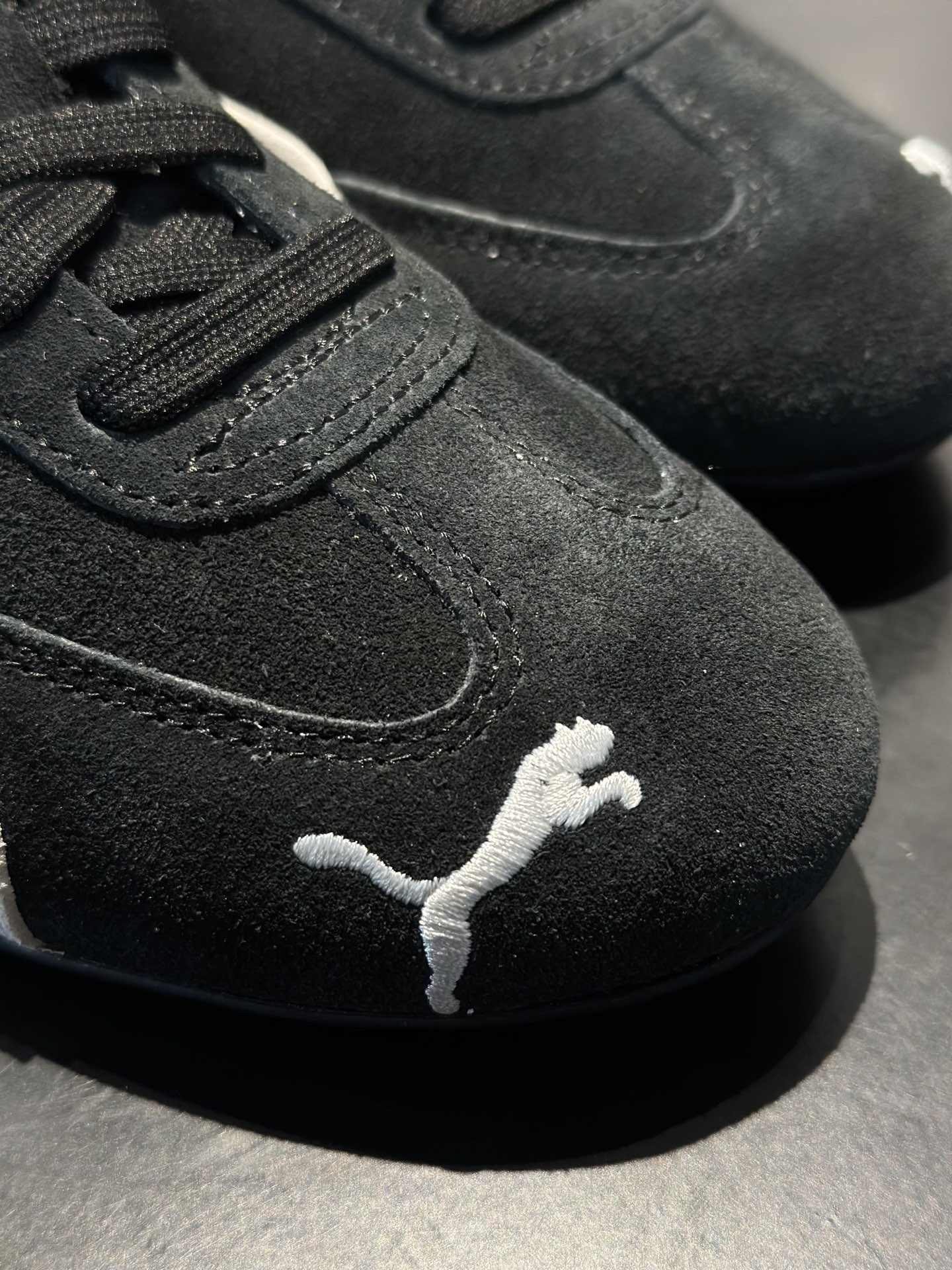 200 麂皮条版 侧边是米白麂皮 材质统一 偏复古做旧 PUMA Speedcat 经典黑-Chinese UA Cheap High Quatity Brand Clothes Bags handbags Sneakers wholesale wholesaler seller from China Factory suppliers Fashion Clothing Shoes best Quality Beautiful Price 200 麂皮条版 侧边是米白麂皮 材质统一 偏复古做旧 PUMA Speedcat 经典黑