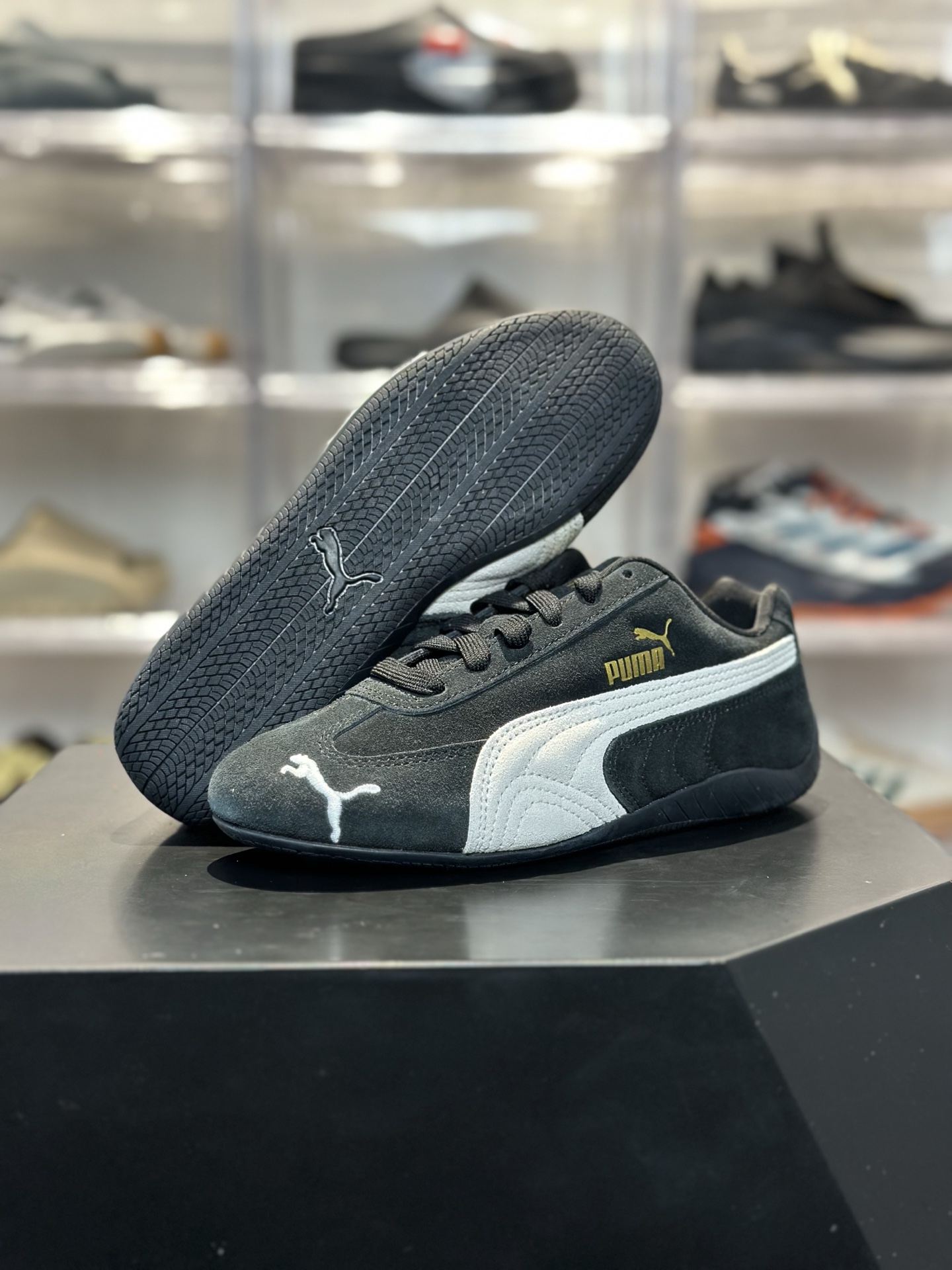 200 麂皮条版 侧边是米白麂皮 材质统一 偏复古做旧 PUMA Speedcat 经典黑-Chinese UA Cheap High Quatity Brand Clothes Bags handbags Sneakers wholesale wholesaler seller from China Factory suppliers Fashion Clothing Shoes best Quality Beautiful Price 200 麂皮条版 侧边是米白麂皮 材质统一 偏复古做旧 PUMA Speedcat 经典黑