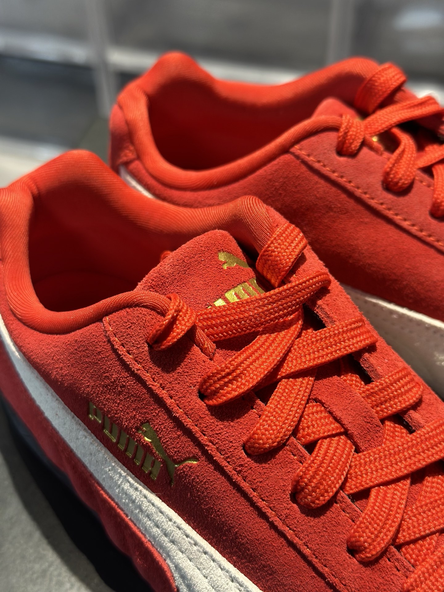 麂皮条版侧边是米白麂皮 带波浪纹 鞋身压纹 更复古做旧 PUMA Speedcat 酒红麂皮秋冬氛围感神鞋-Top High Quatity Cheap Sneakers Fashion Clothing Clothes Bags handbags Shoes of all Brand wholesale With The best Quality And Beautiful Price from China Factory Chinese suppliers wholesaler seller 麂皮条版侧边是米白麂皮 带波浪纹 鞋身压纹 更复古做旧 PUMA Speedcat 酒红麂皮秋冬氛围感神鞋