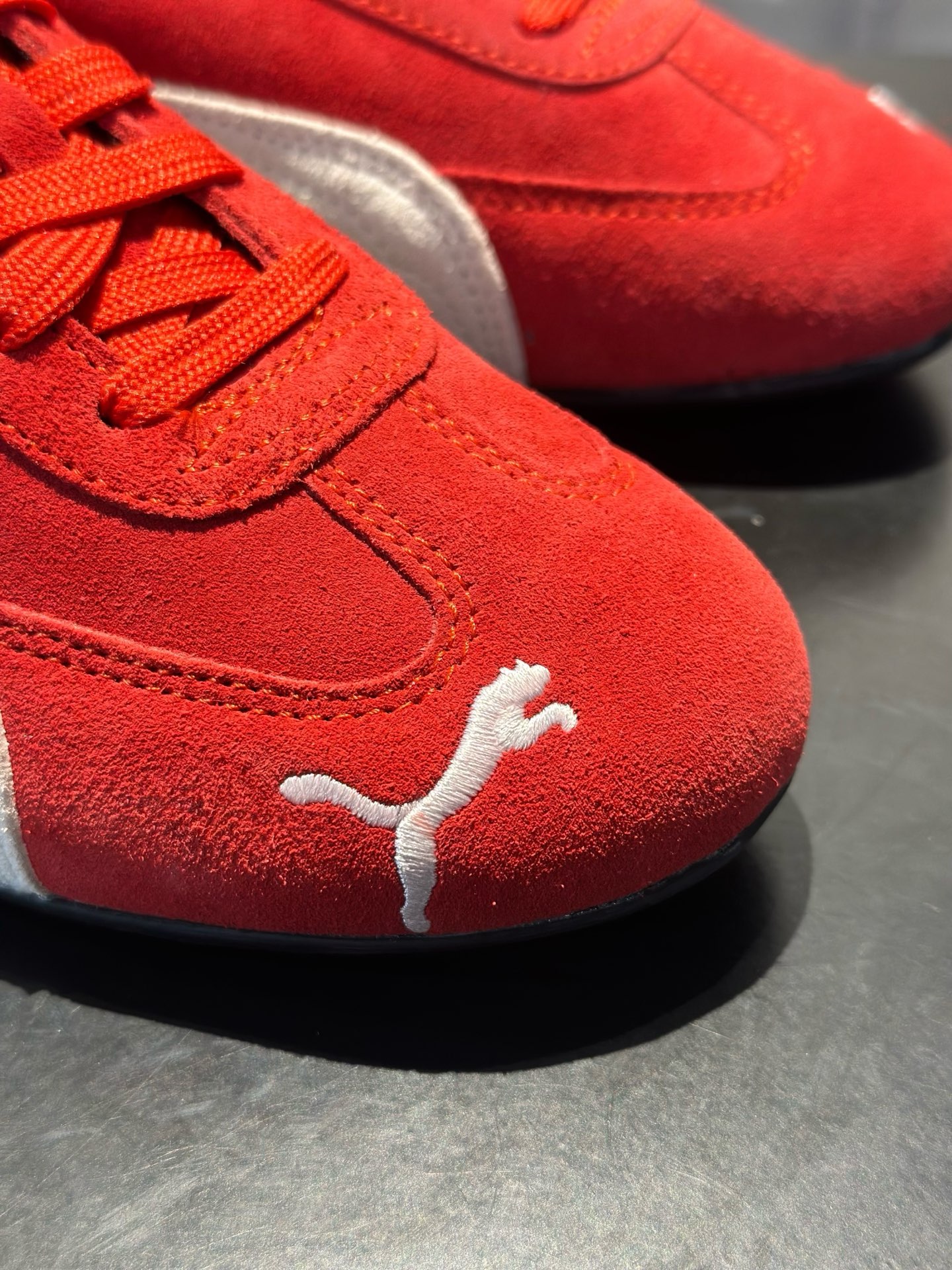 麂皮条版侧边是米白麂皮 带波浪纹 鞋身压纹 更复古做旧 PUMA Speedcat 酒红麂皮秋冬氛围感神鞋-Top High Quatity Cheap Sneakers Fashion Clothing Clothes Bags handbags Shoes of all Brand wholesale With The best Quality And Beautiful Price from China Factory Chinese suppliers wholesaler seller 麂皮条版侧边是米白麂皮 带波浪纹 鞋身压纹 更复古做旧 PUMA Speedcat 酒红麂皮秋冬氛围感神鞋
